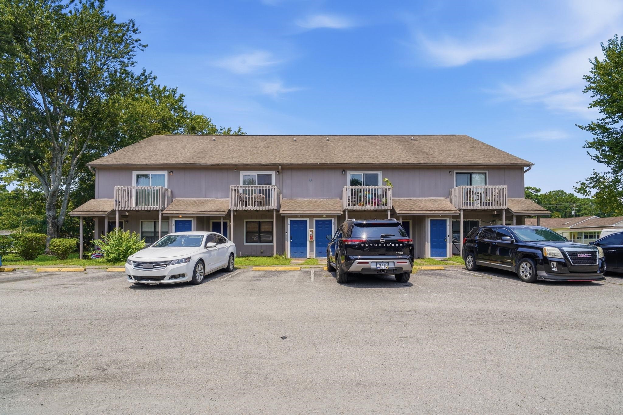 500 Oak Circle Property Photo 1