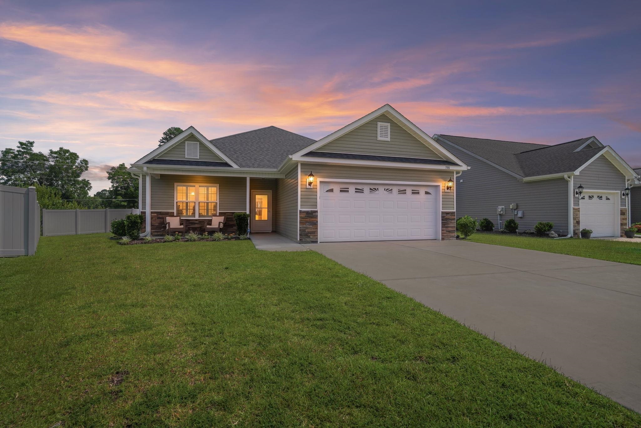 748 Hobonny Loop Property Photo 1