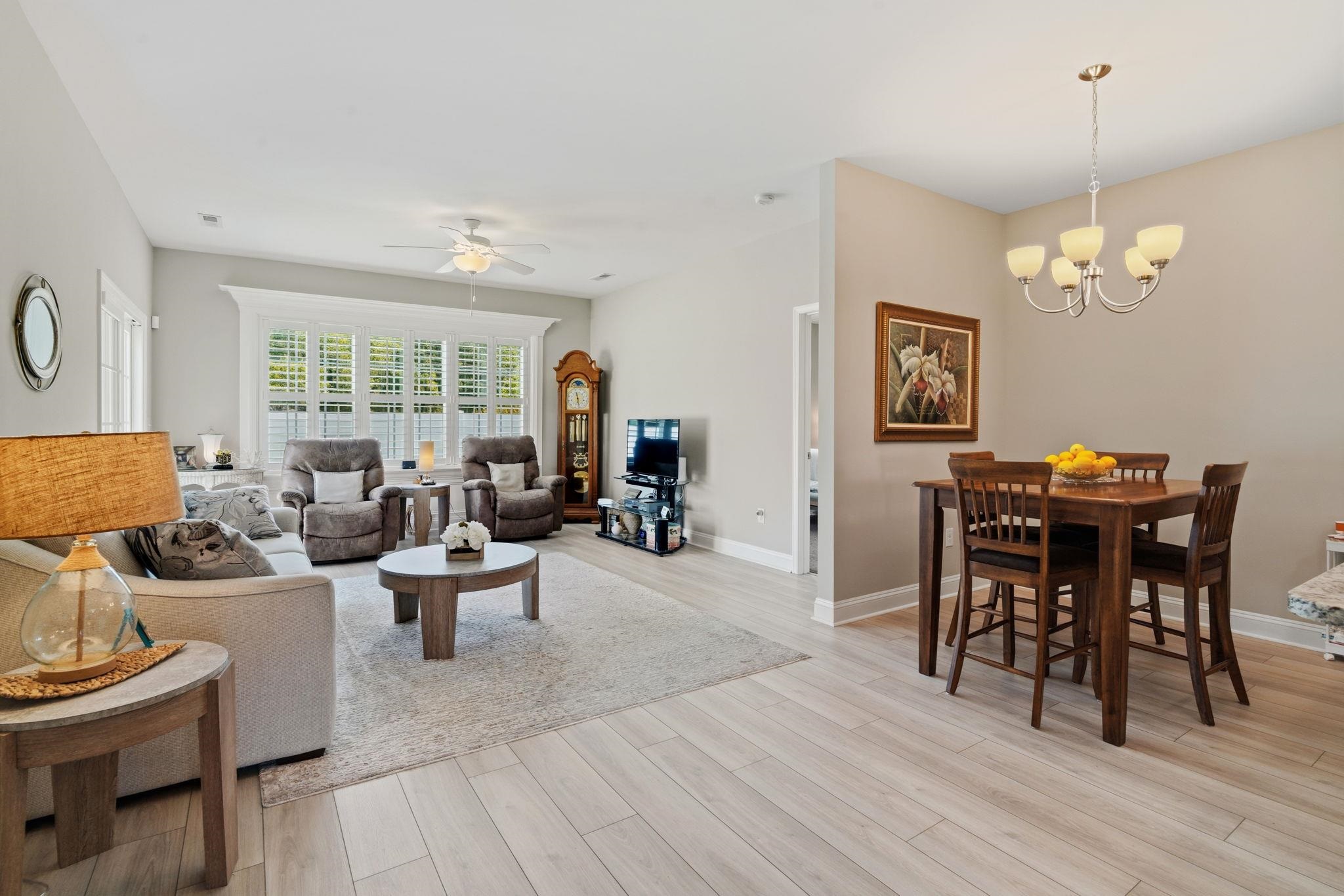 748 Hobonny Loop Property Photo 4