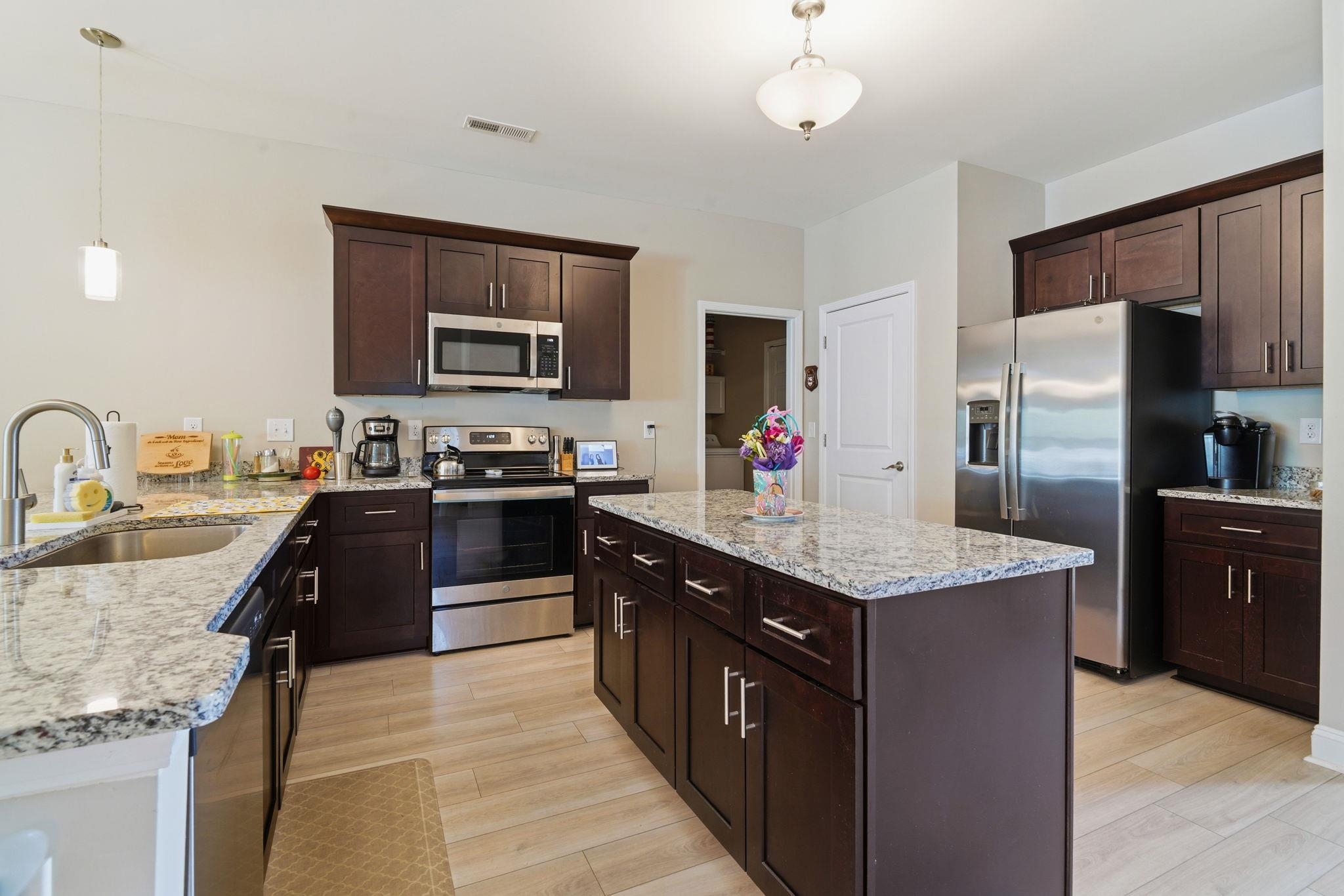 748 Hobonny Loop Property Photo 6