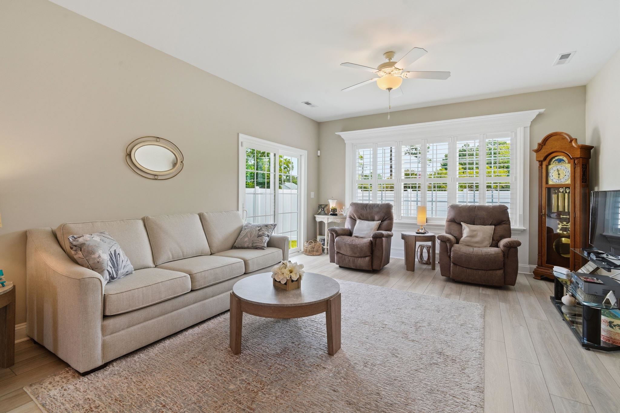748 Hobonny Loop Property Photo 12