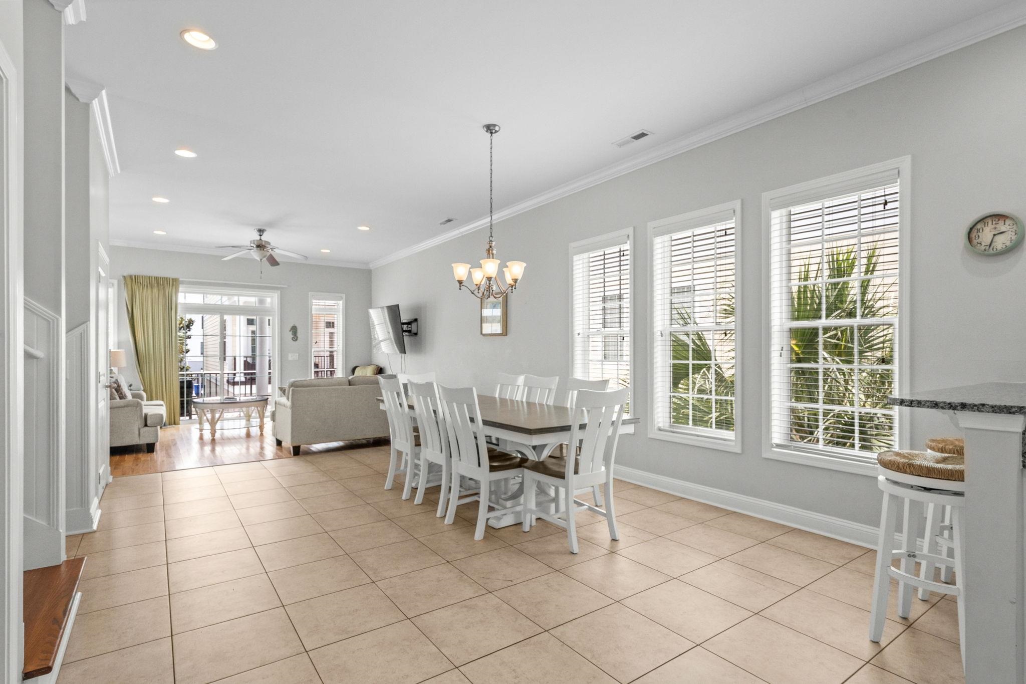 308 Shuffleboard Ct. Property Photo 8