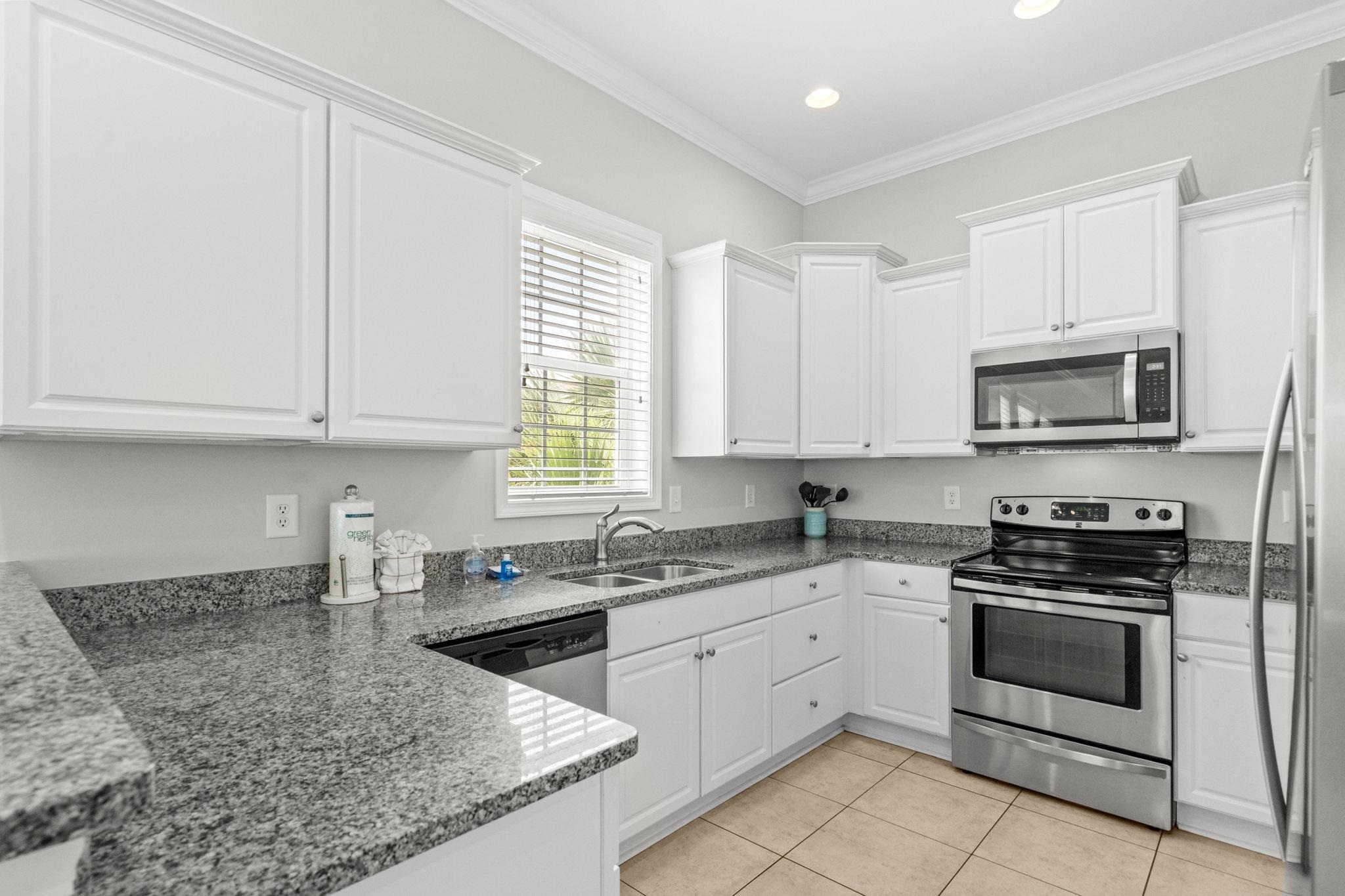 308 Shuffleboard Ct. Property Photo 20