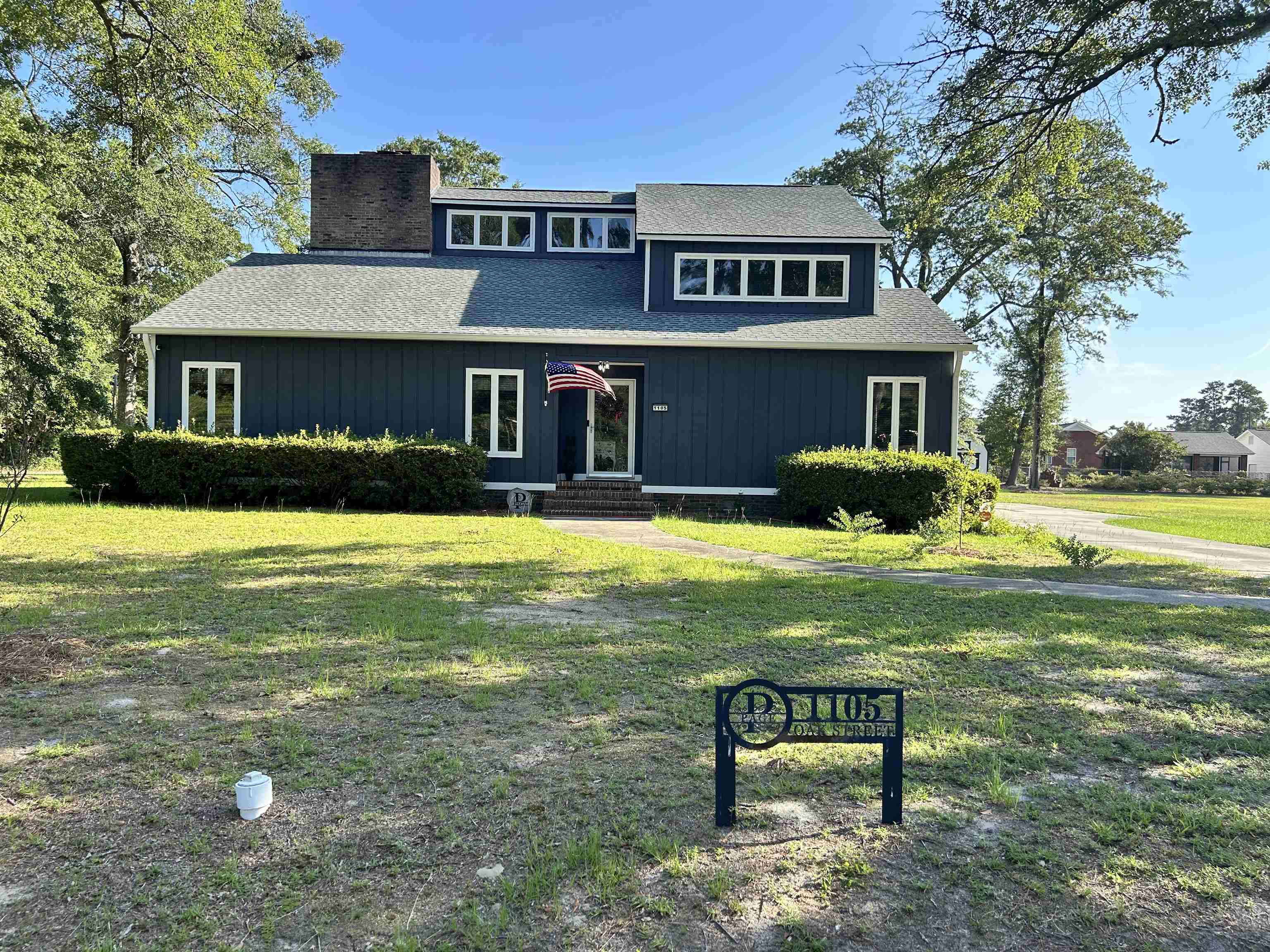 1105 Oak St. Property Photo 1