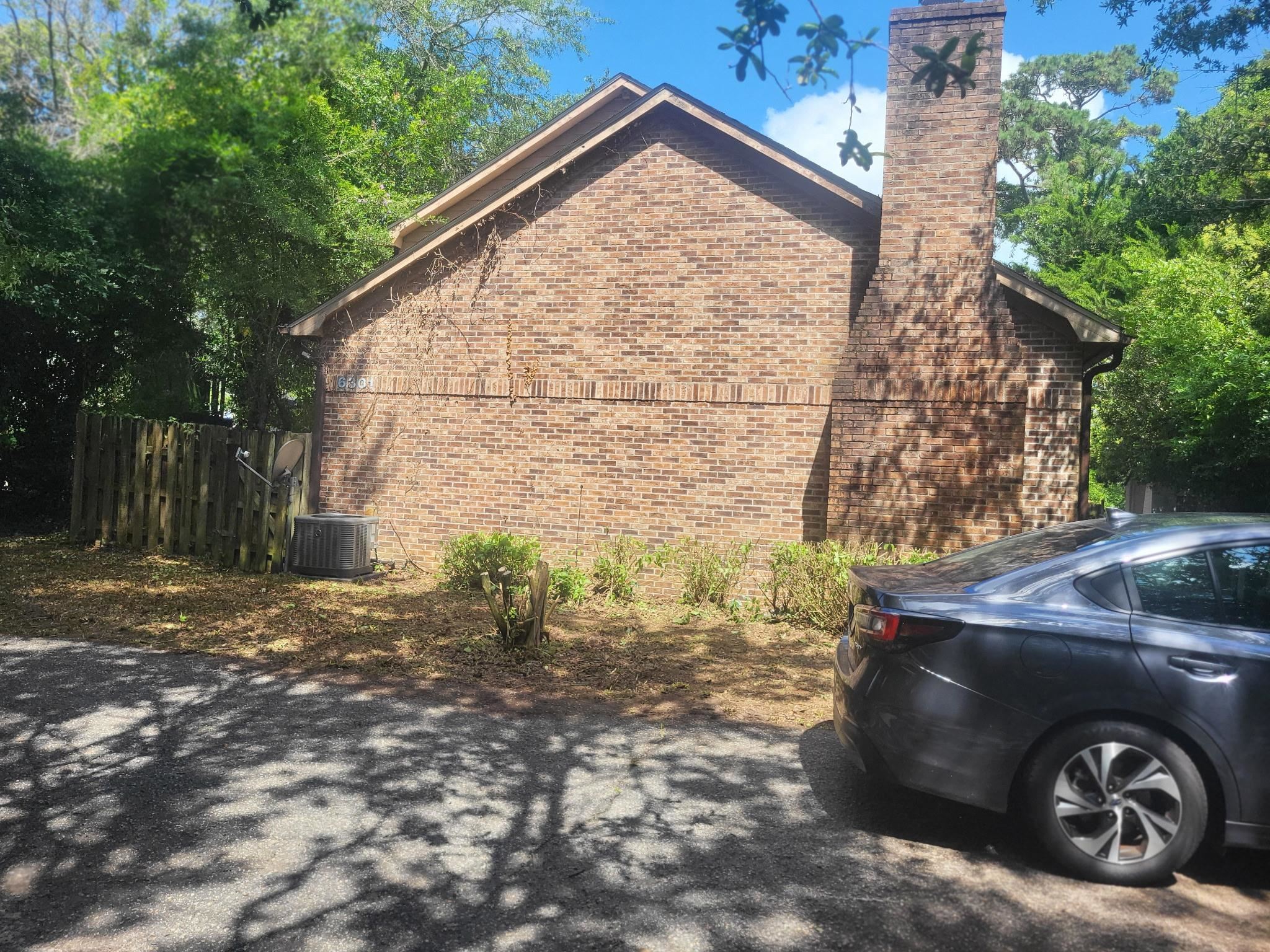 6301 Hawthorne Ln.