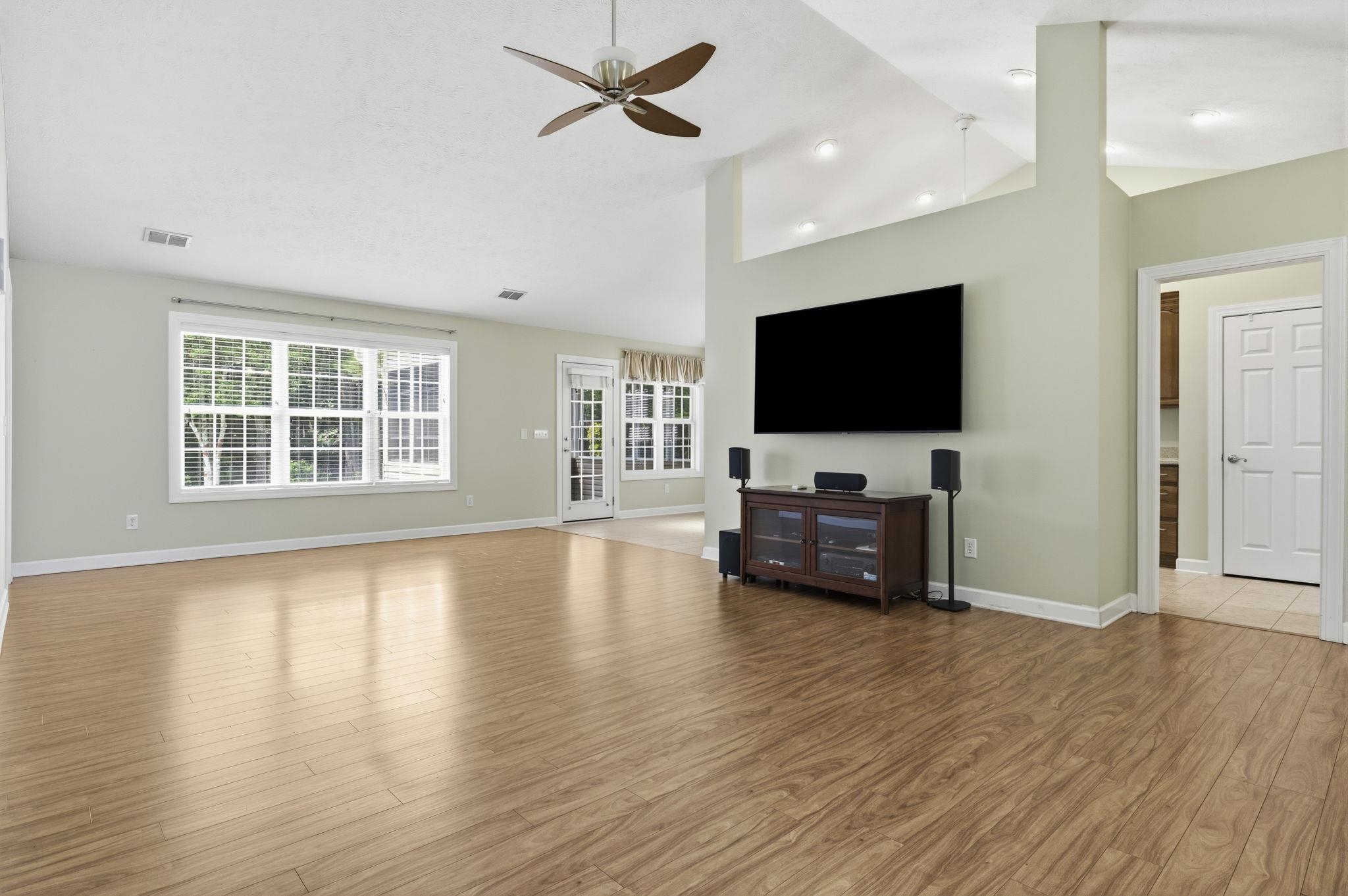 3048 Shorecrest Bay Dr. Property Photo 5