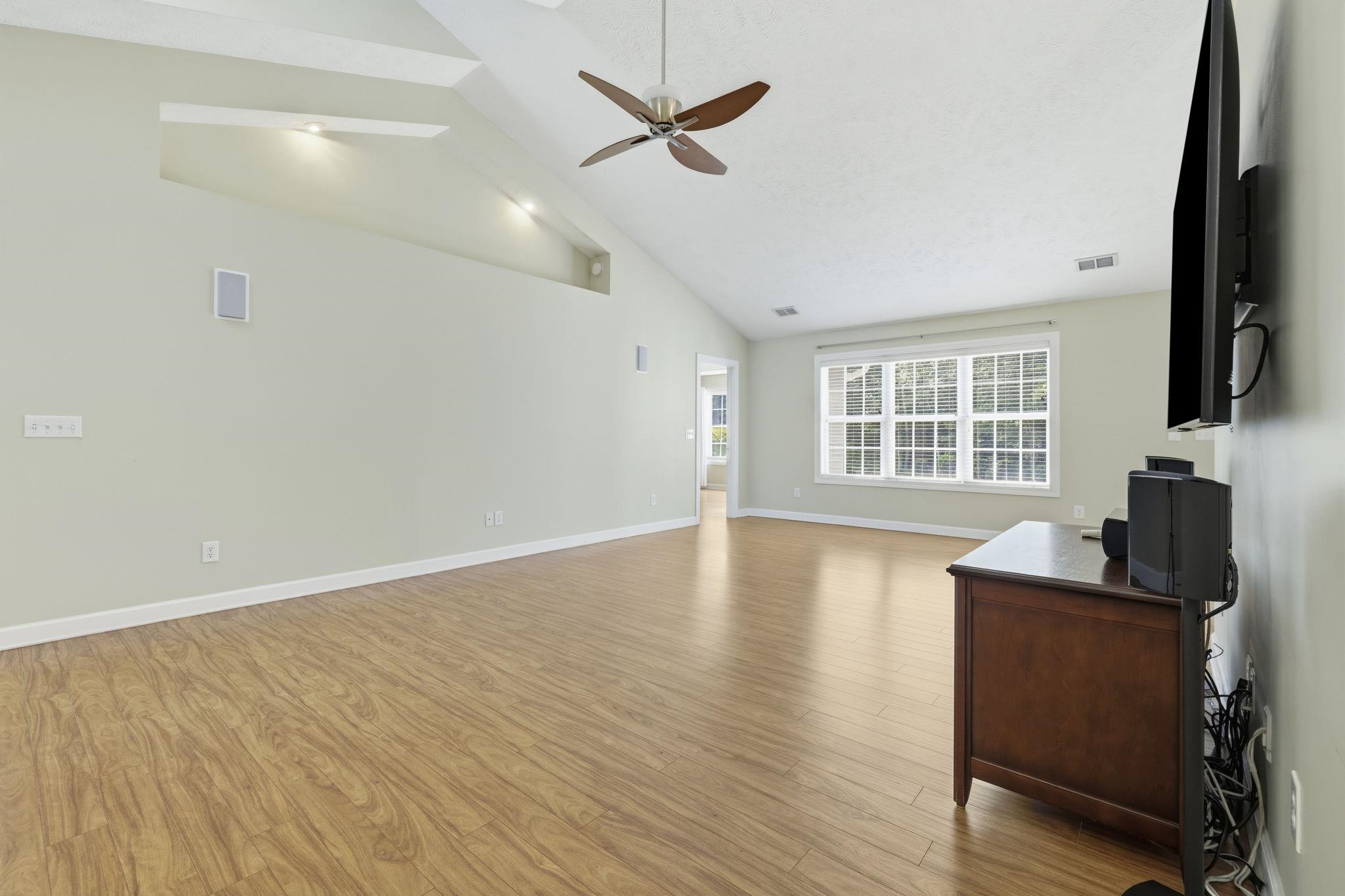 3048 Shorecrest Bay Dr. Property Photo 6