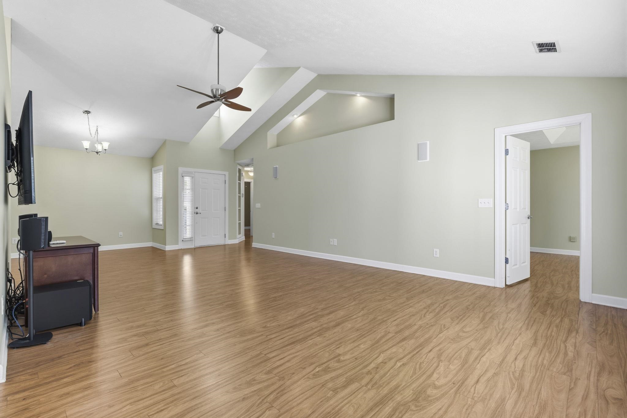 3048 Shorecrest Bay Dr. Property Photo 7