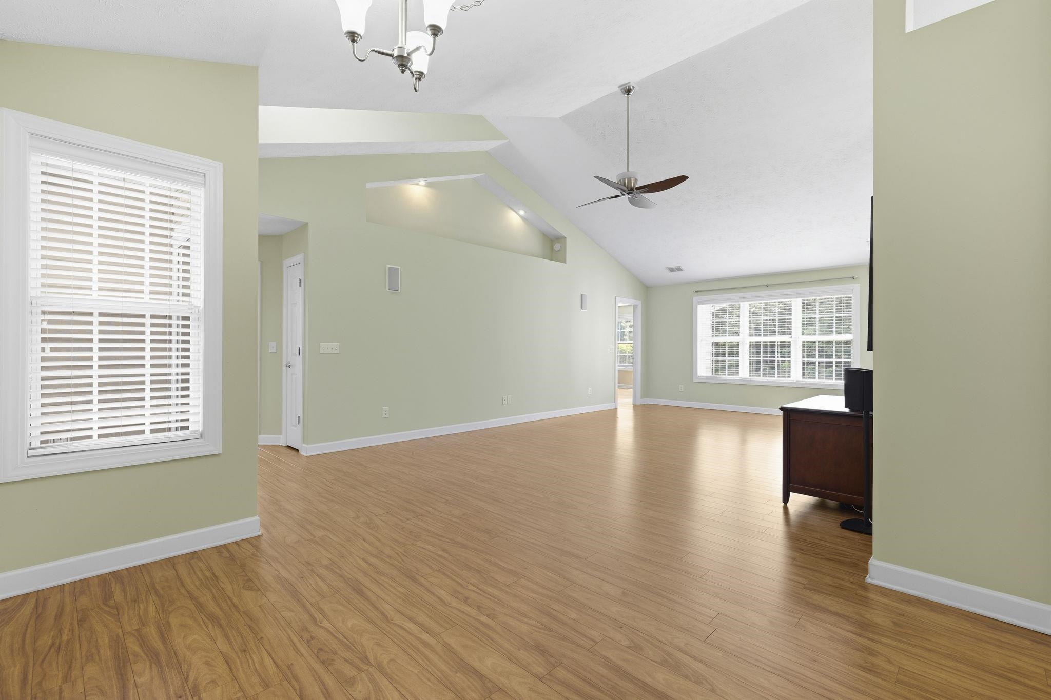 3048 Shorecrest Bay Dr. Property Photo 9