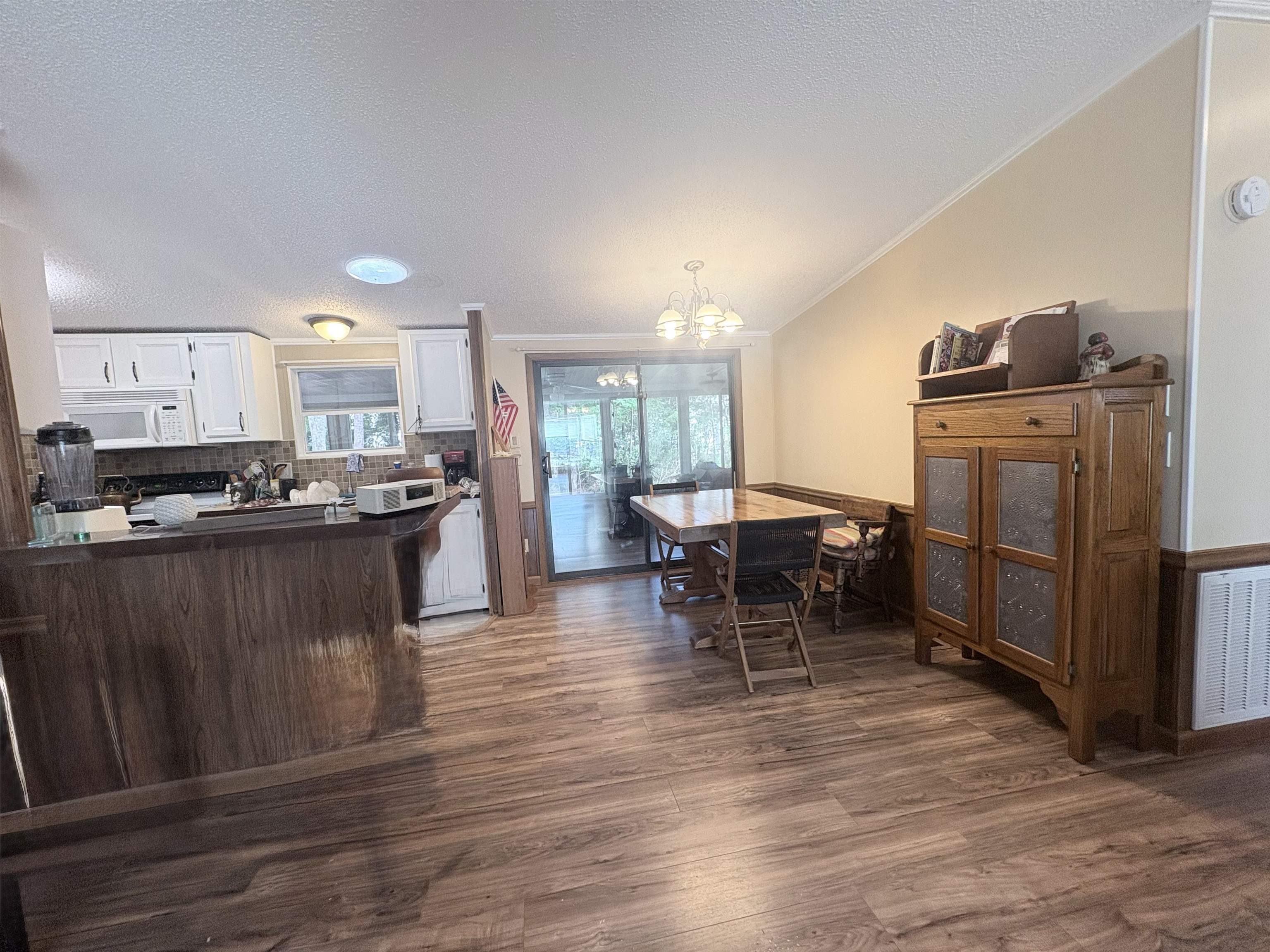 3095 Palmetto Dr. Property Photo 3