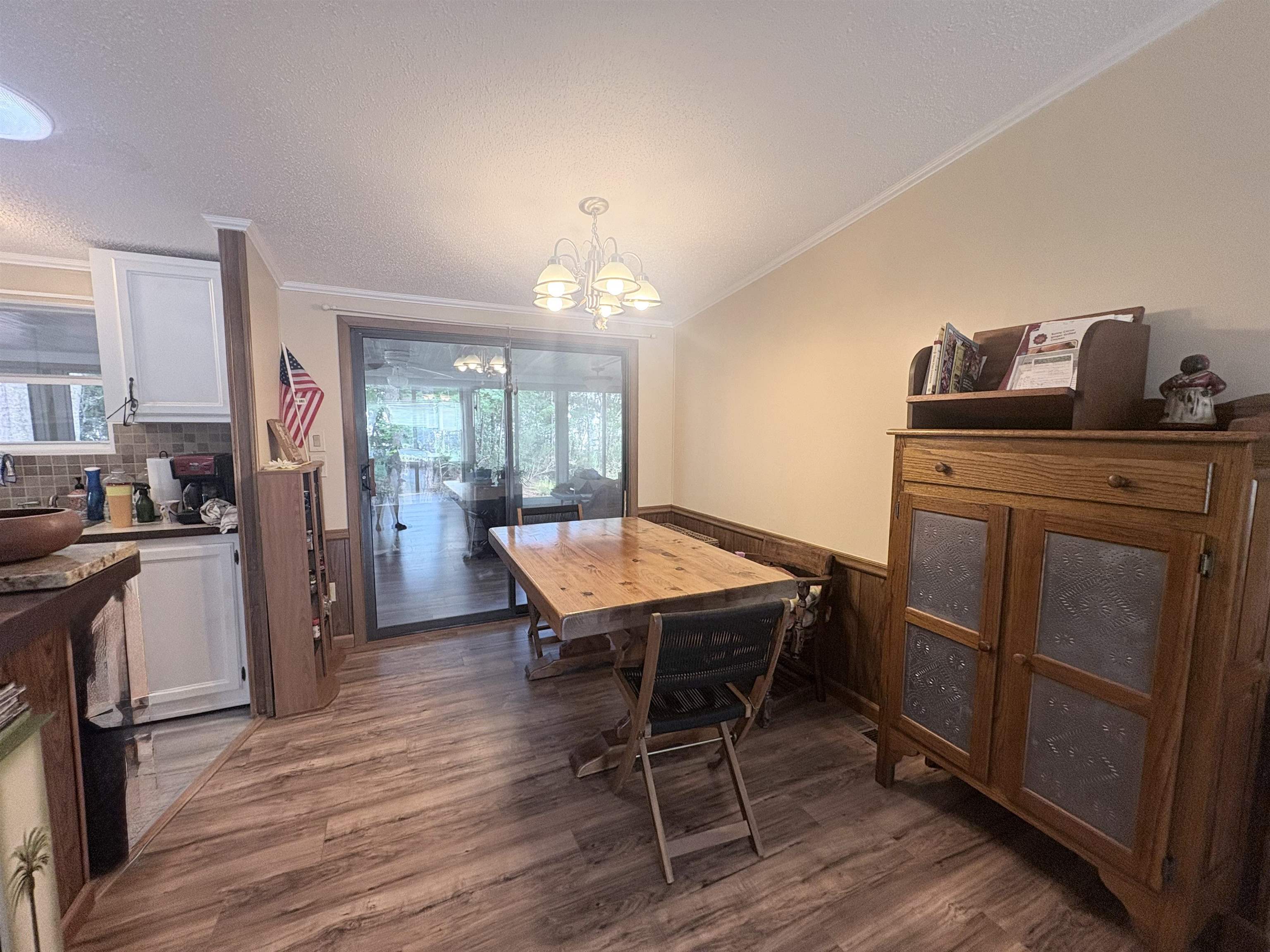 3095 Palmetto Dr. Property Photo 4