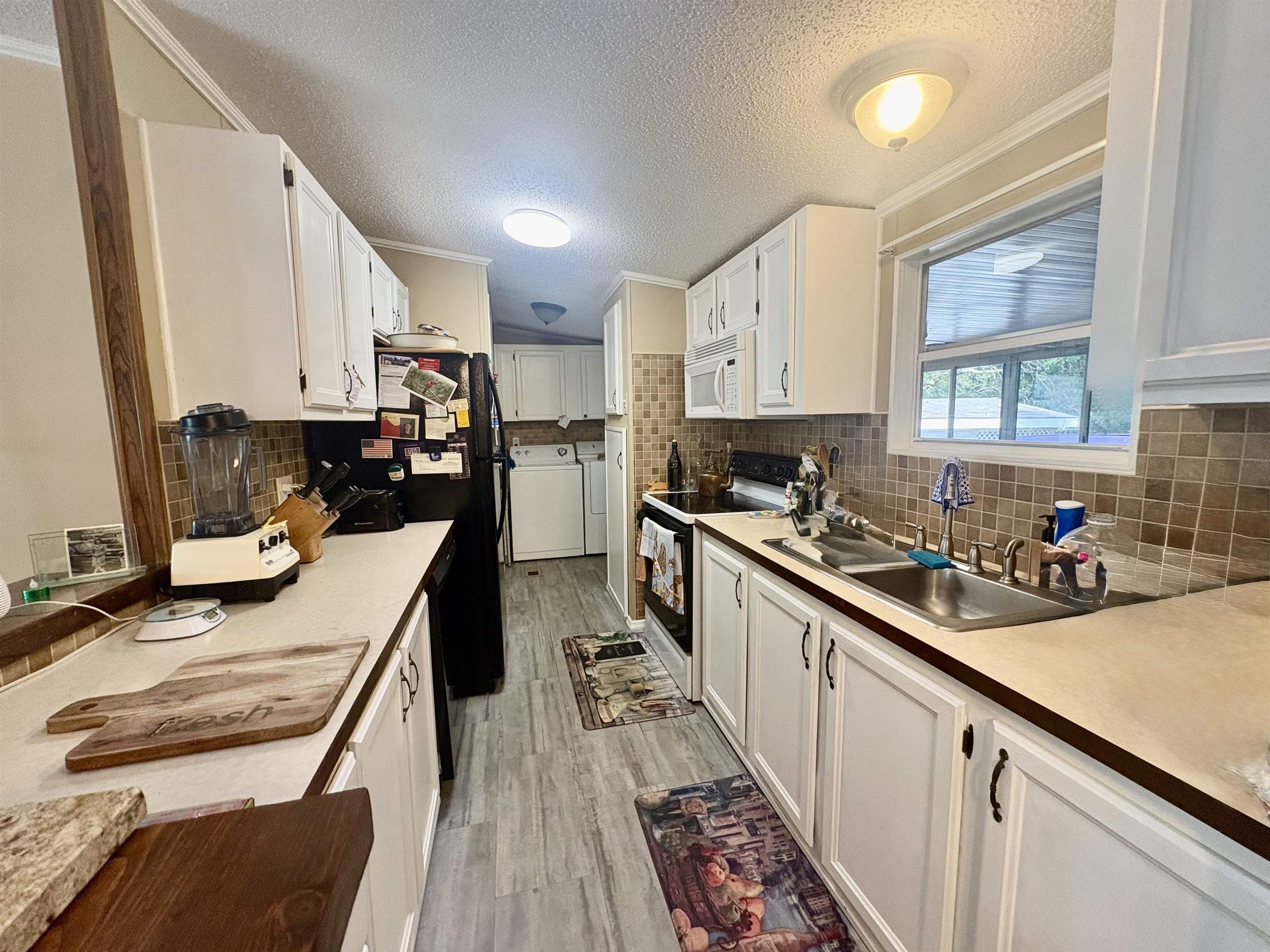 3095 Palmetto Dr. Property Photo 5