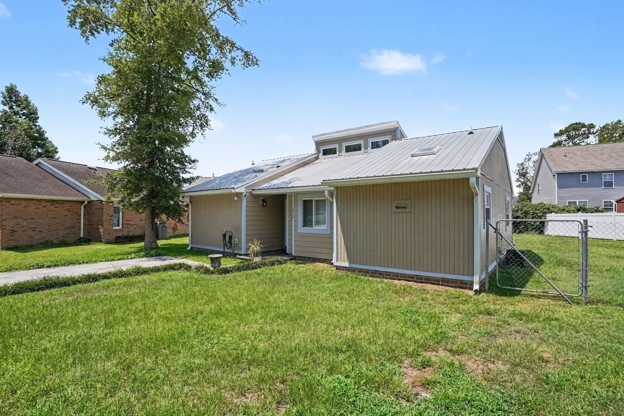 1057 Deer Run Ct. Property Photo 1