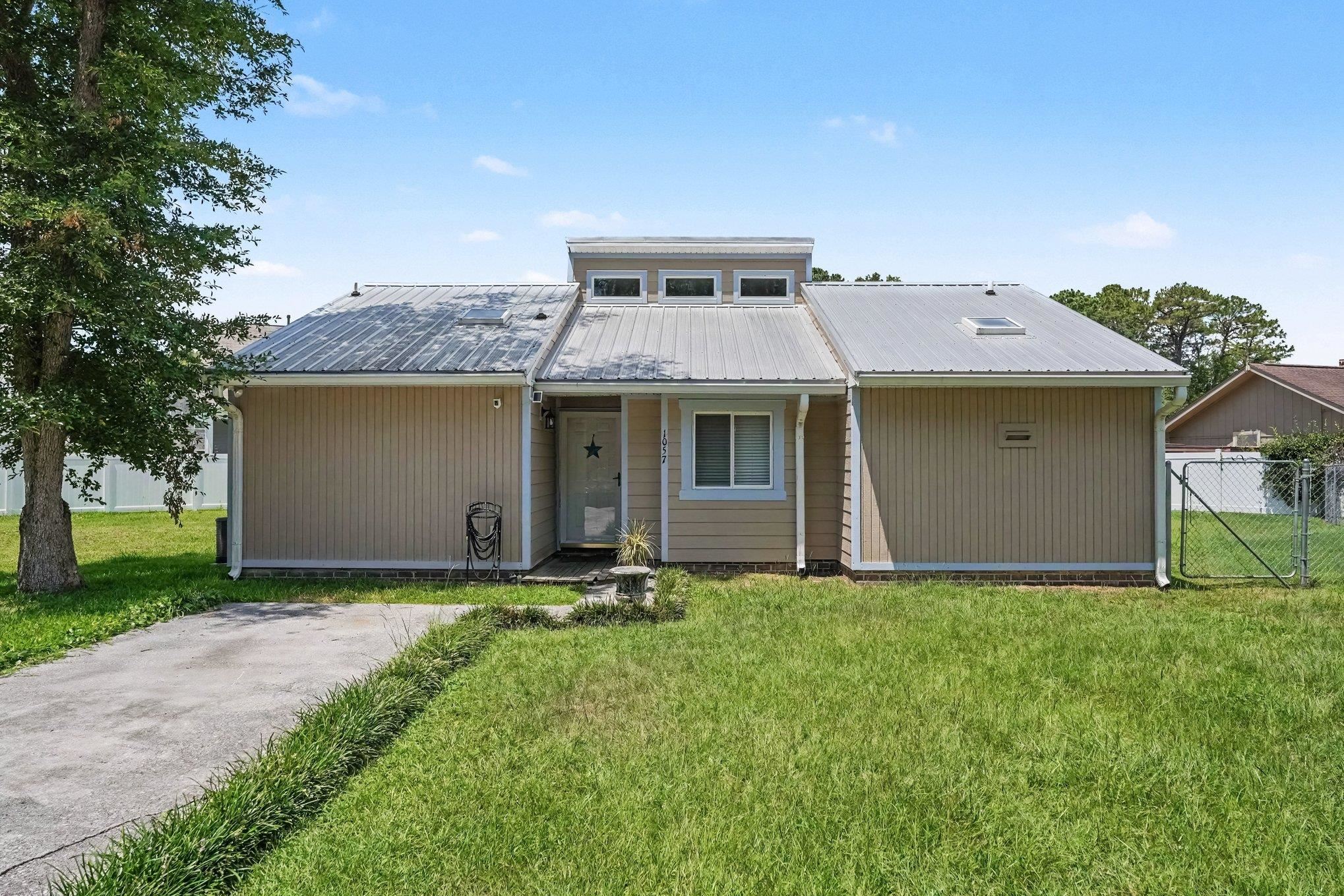 1057 Deer Run Ct. Property Photo 2