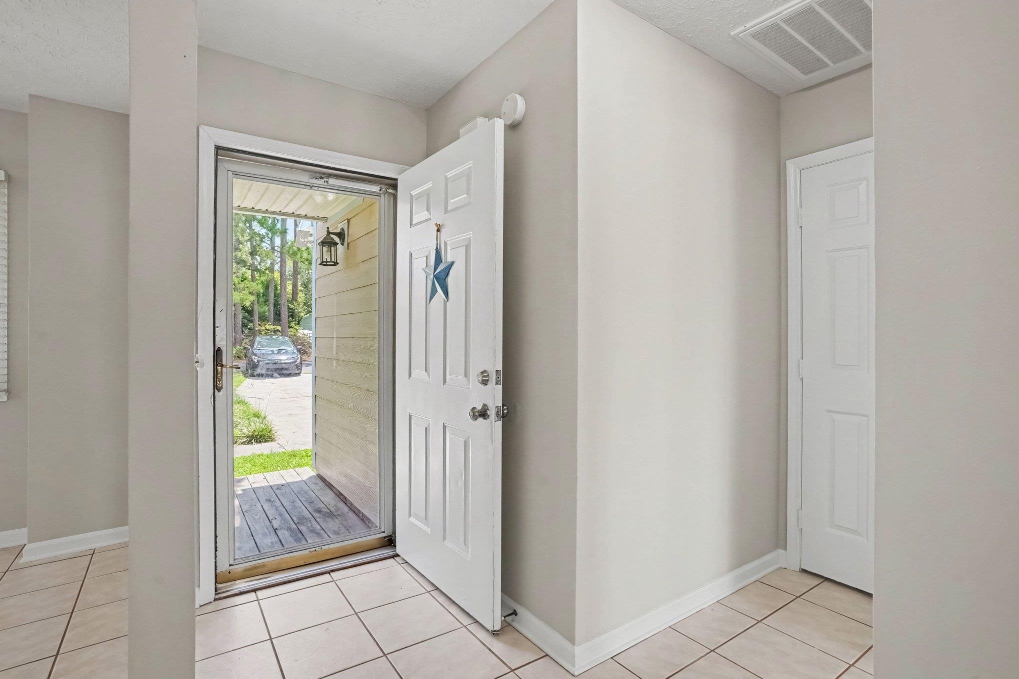 1057 Deer Run Ct. Property Photo 3