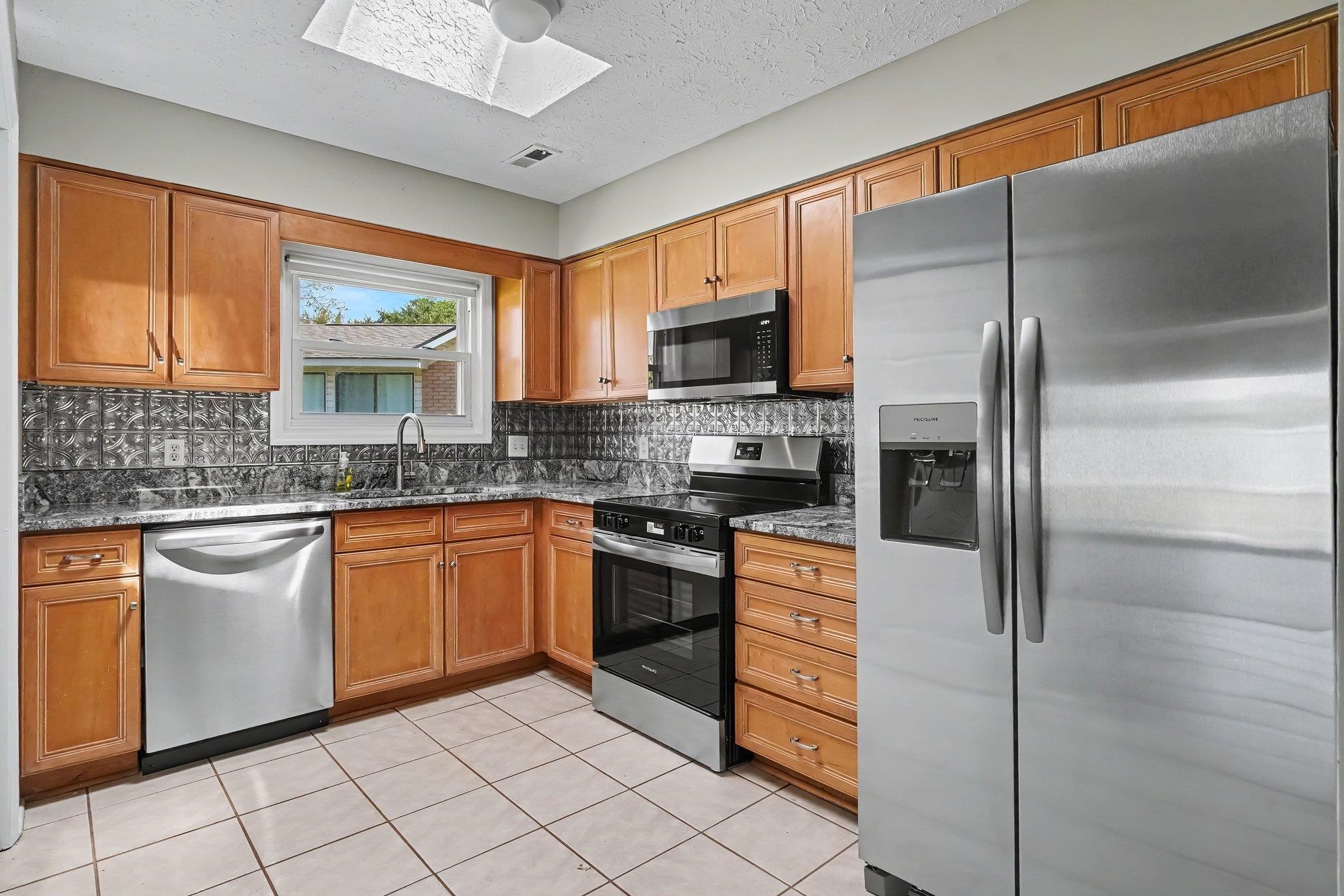 1057 Deer Run Ct. Property Photo 4