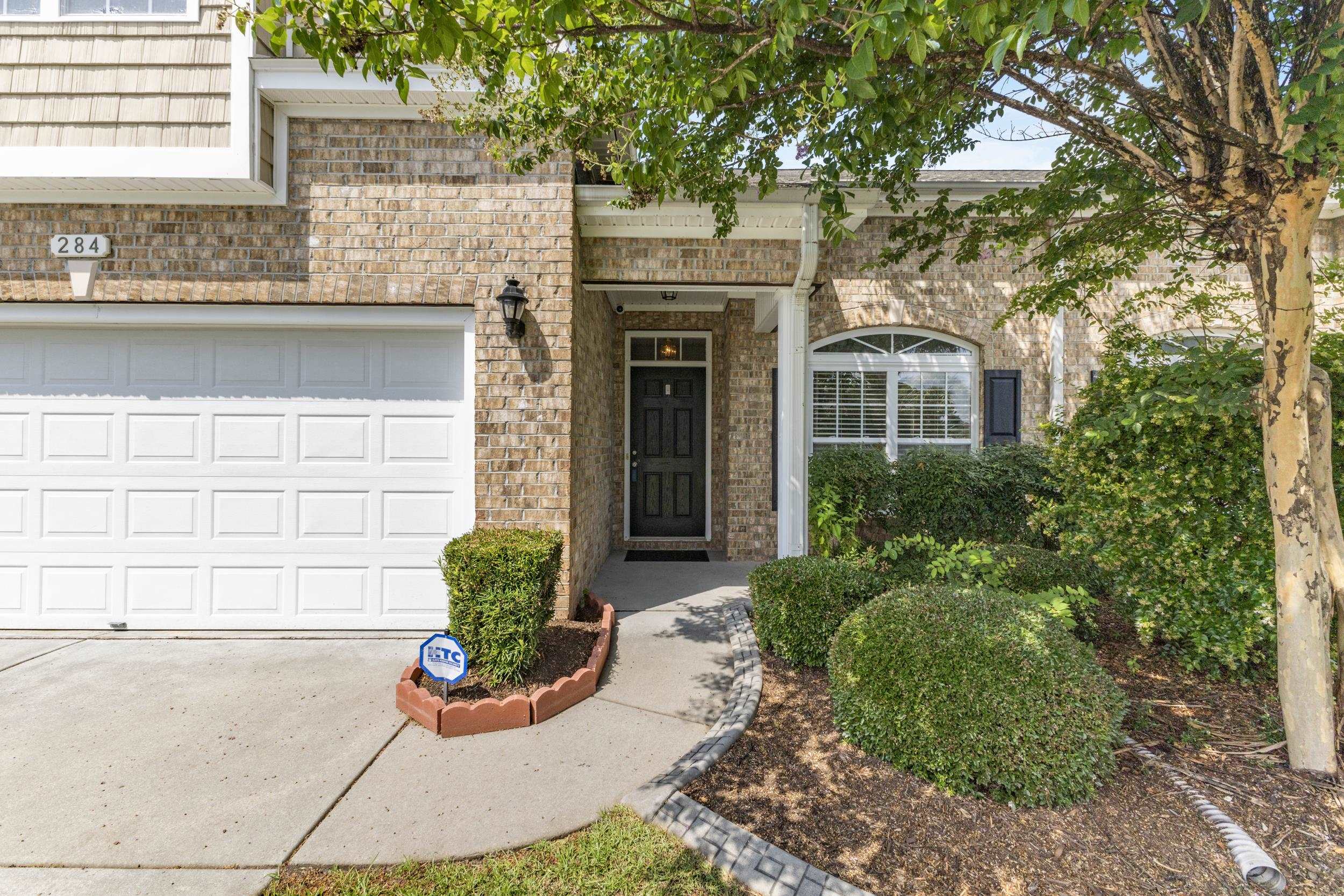 284 Viareggio Rd. Property Photo 6