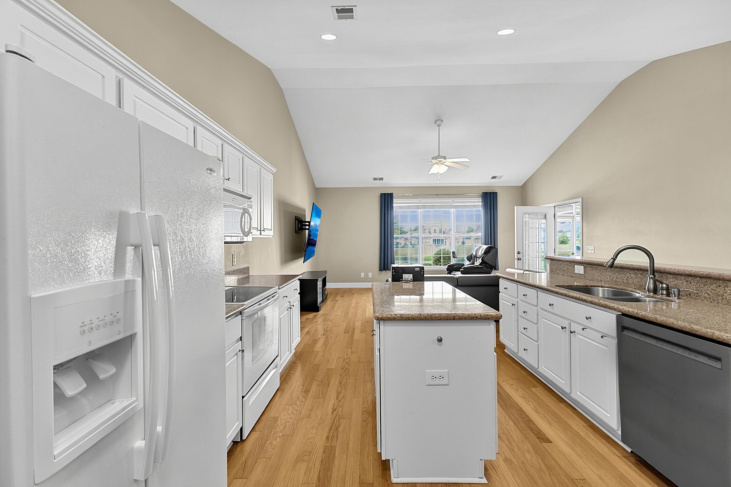 284 Viareggio Rd. Property Photo 17