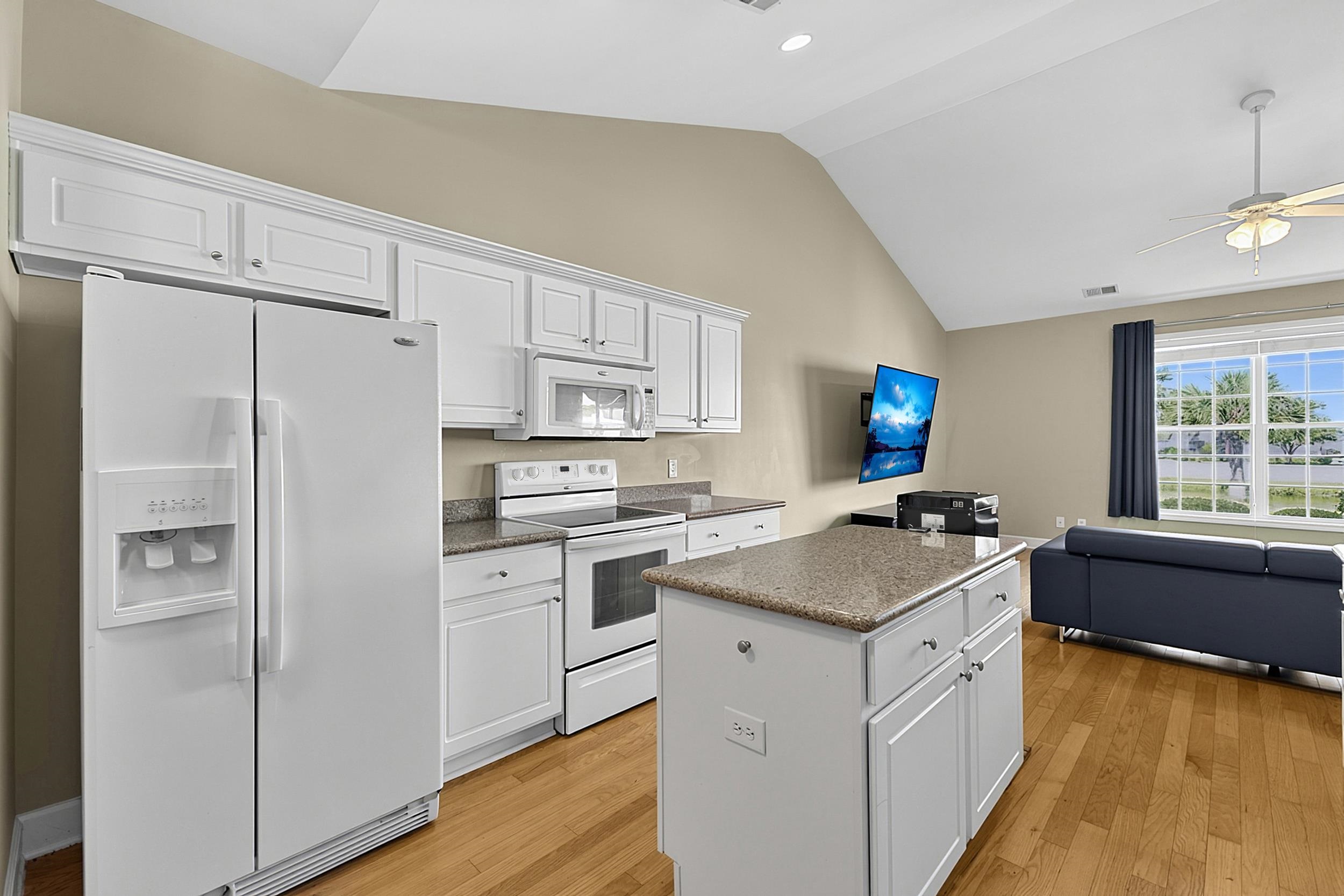 284 Viareggio Rd. Property Photo 18