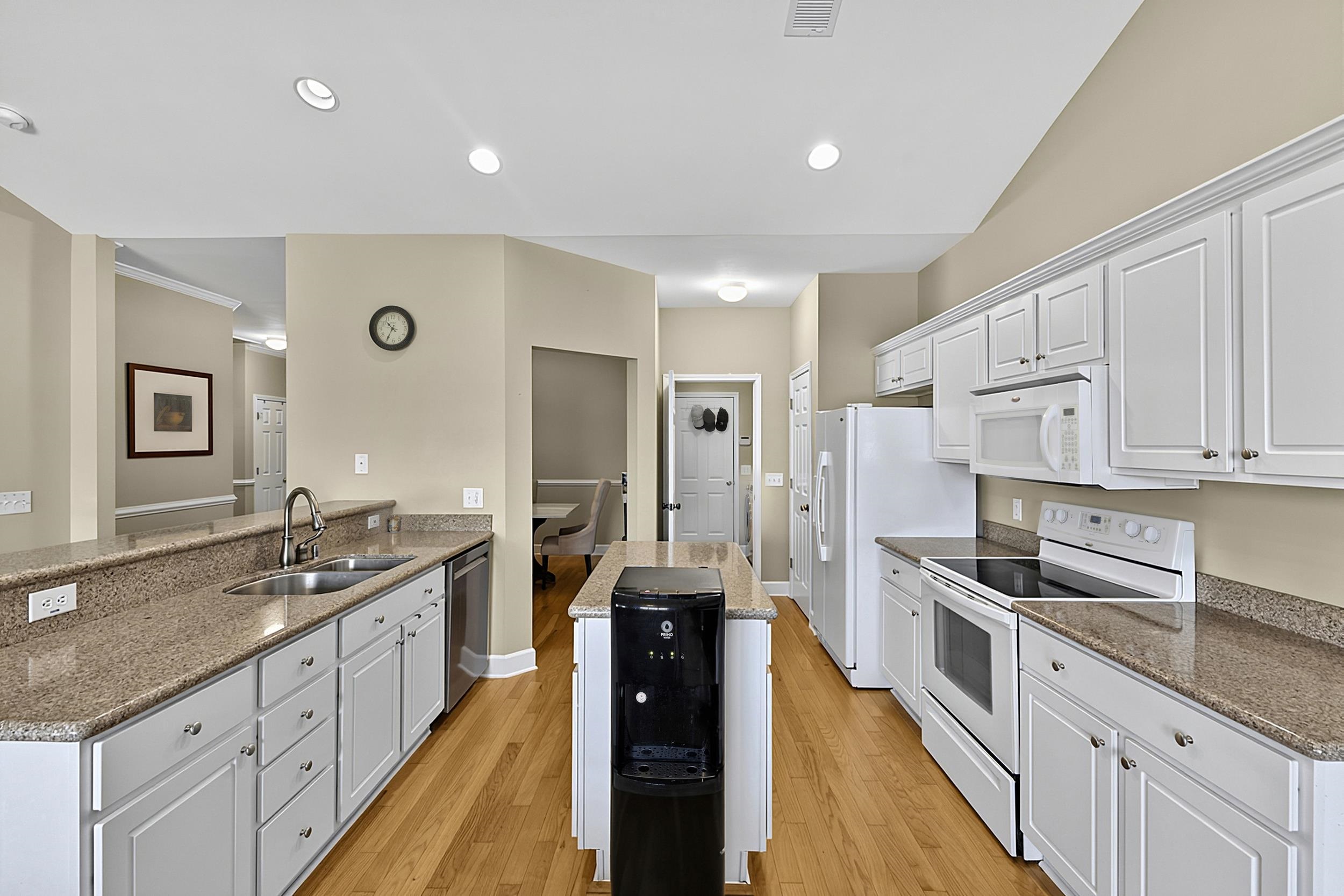284 Viareggio Rd. Property Photo 20