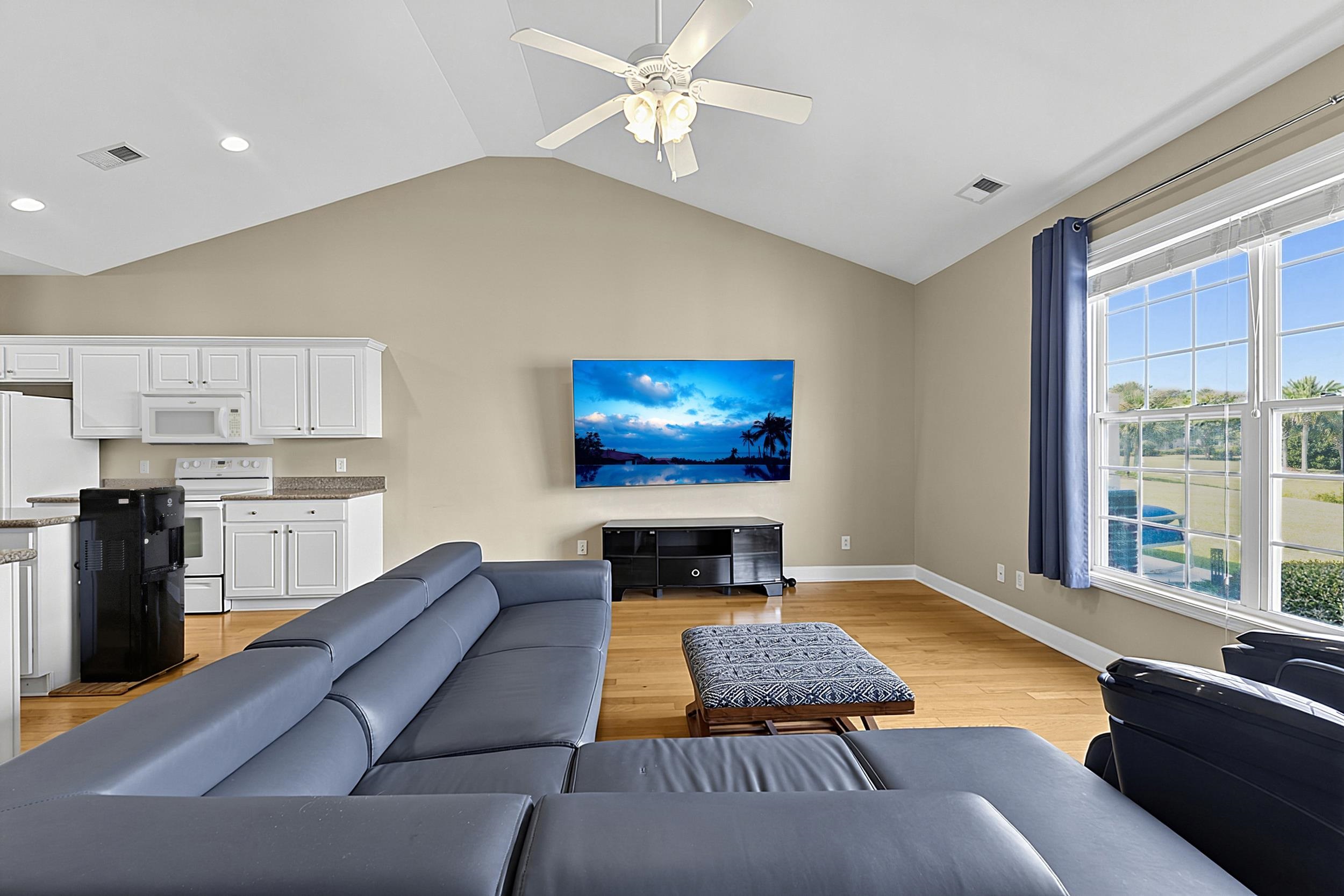 284 Viareggio Rd. Property Photo 28