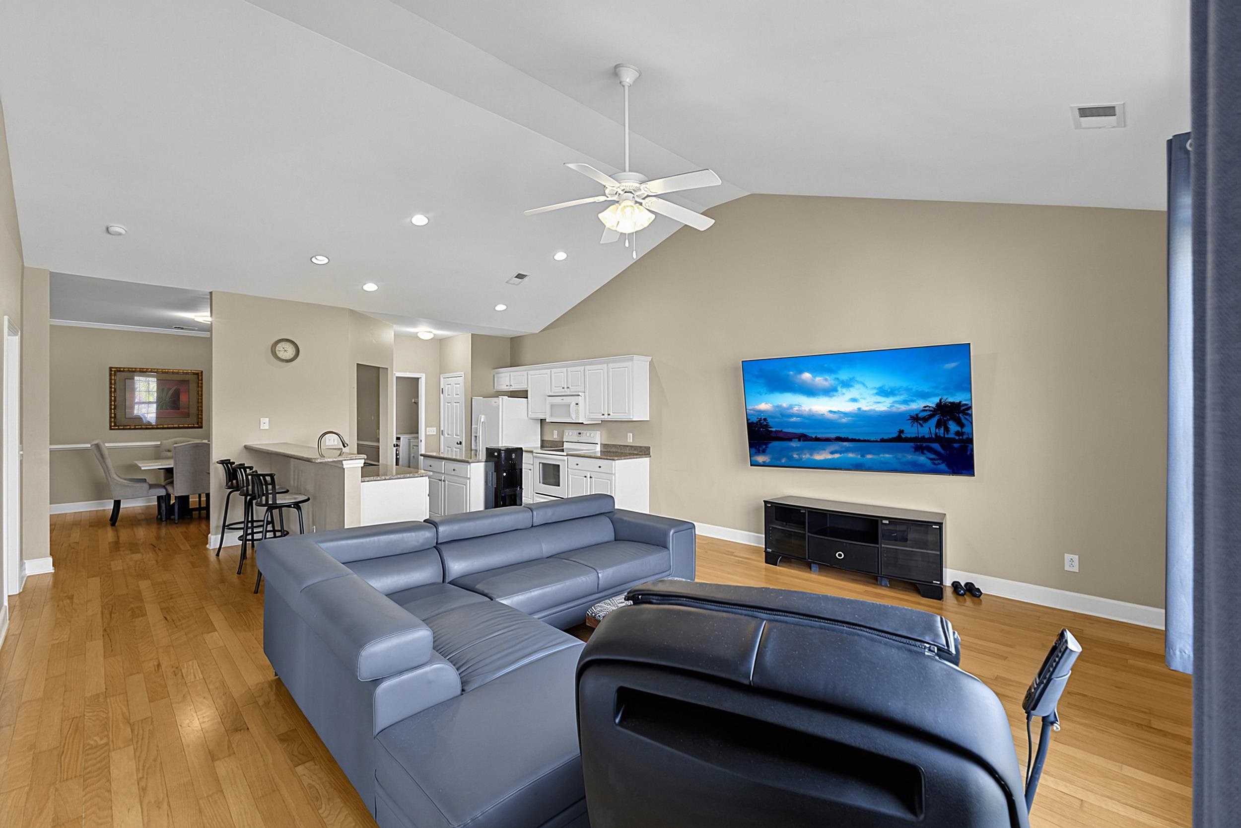 284 Viareggio Rd. Property Photo 30