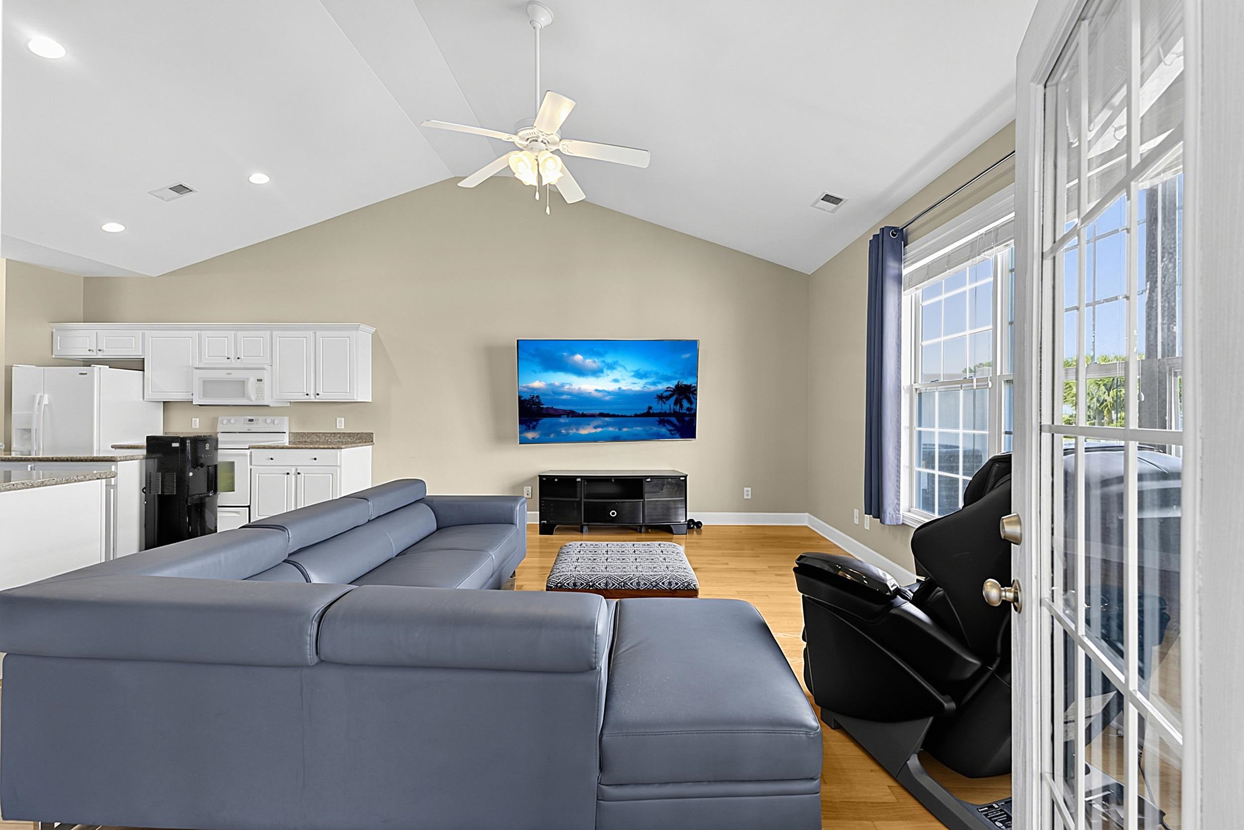 284 Viareggio Rd. Property Photo 31