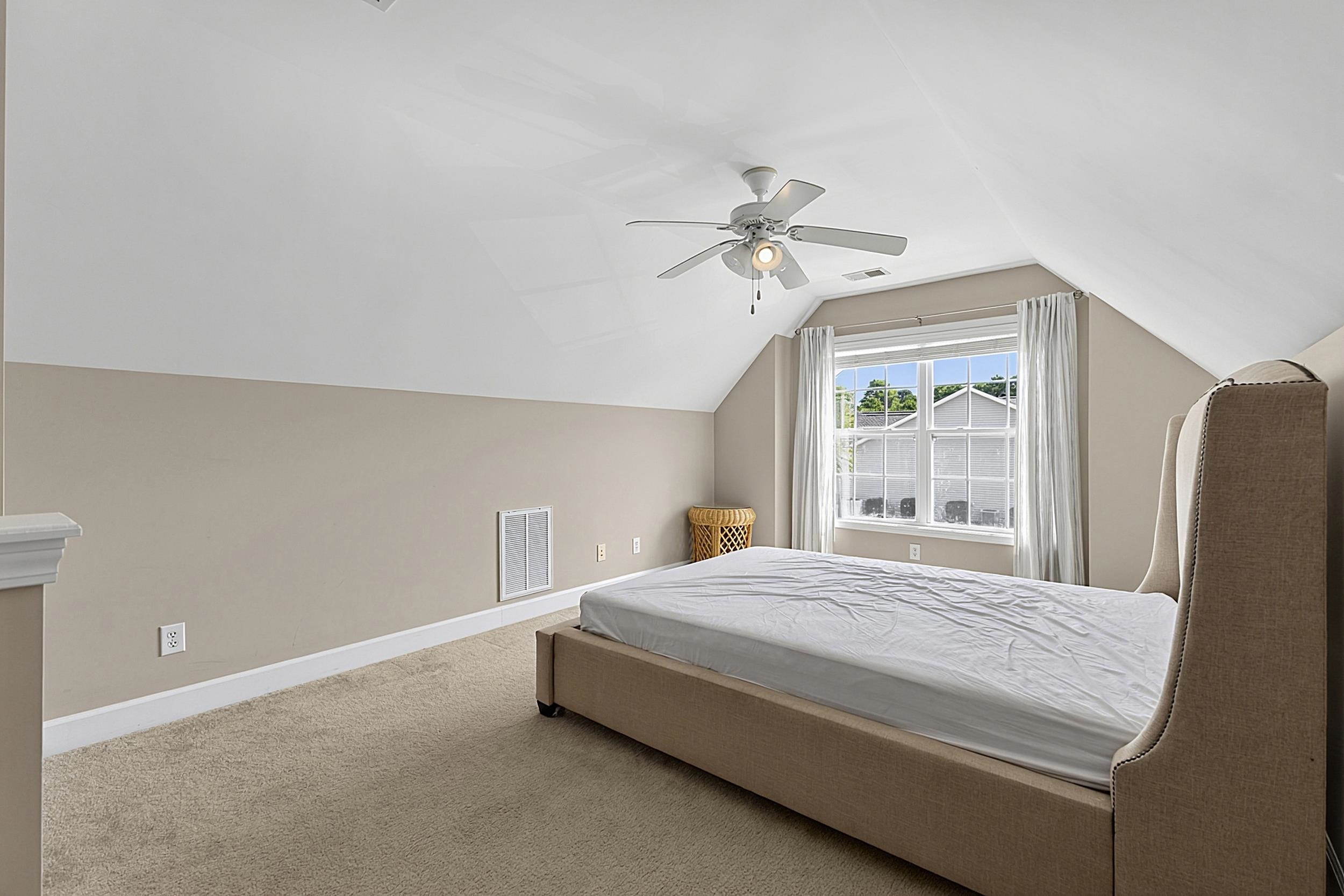 284 Viareggio Rd. Property Photo 46