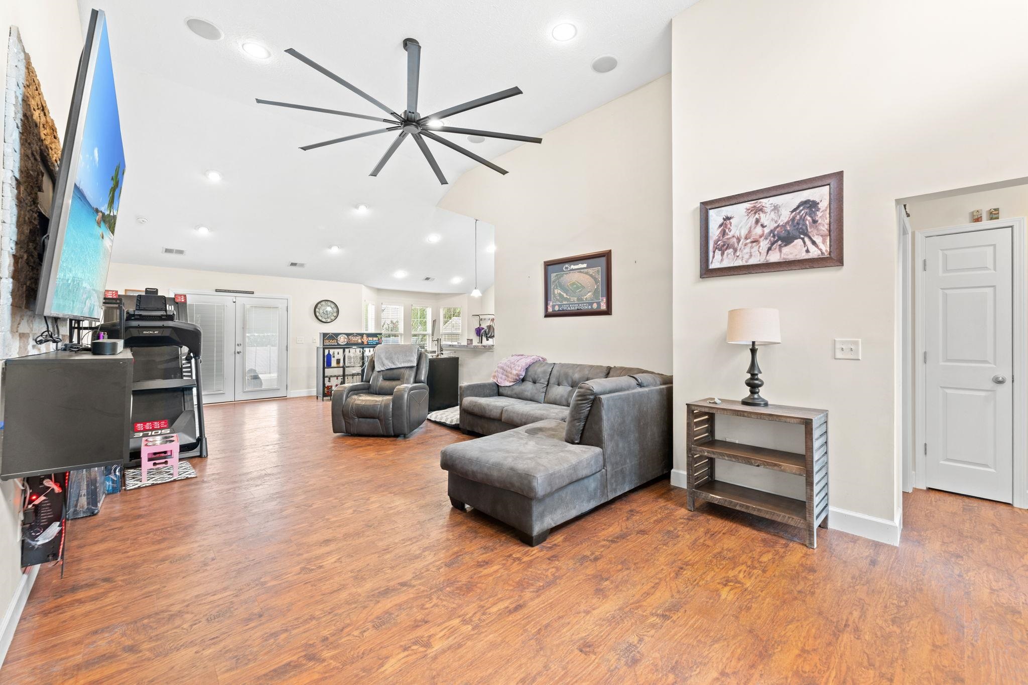 475 Irees Way Property Photo 3