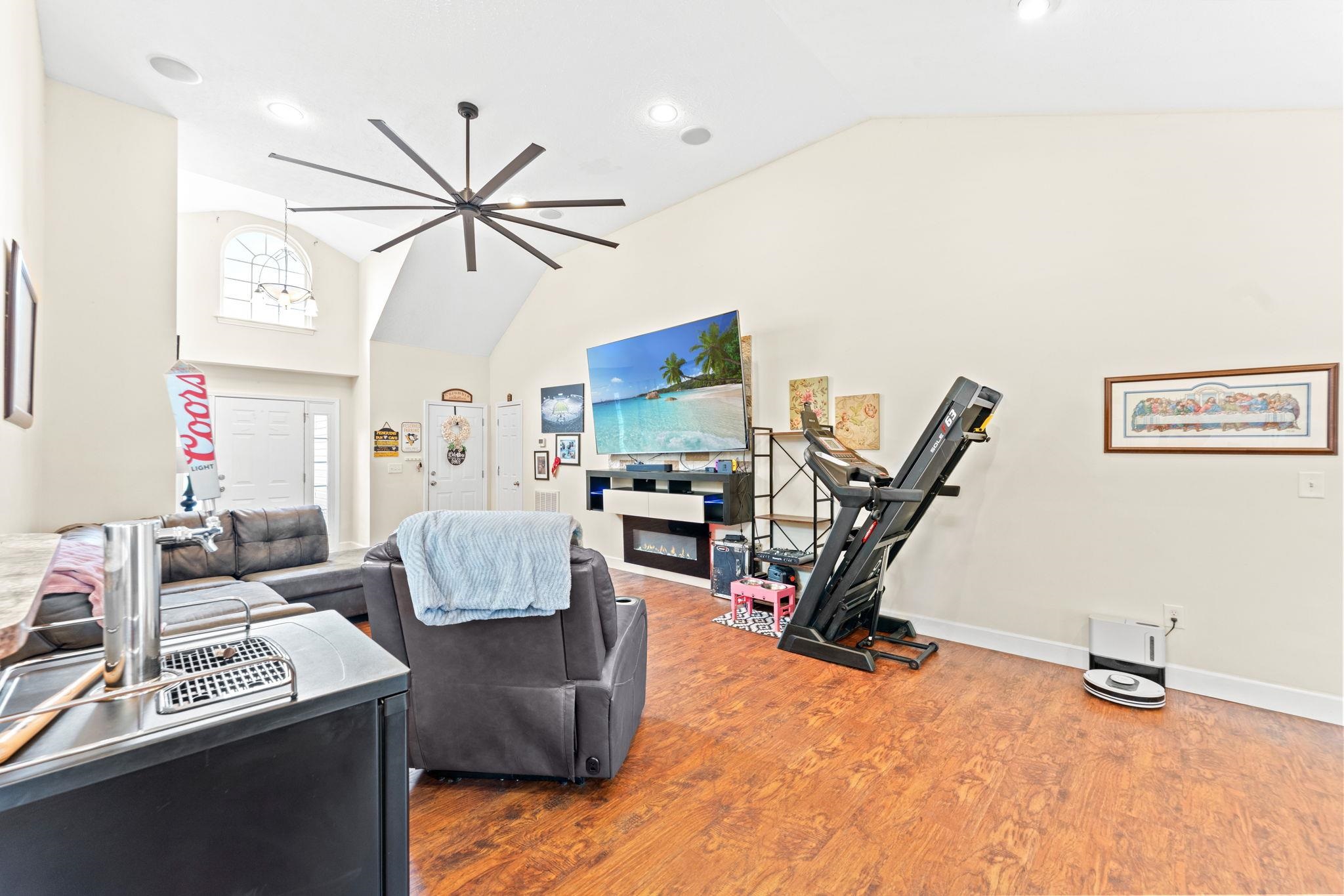 475 Irees Way Property Photo 4