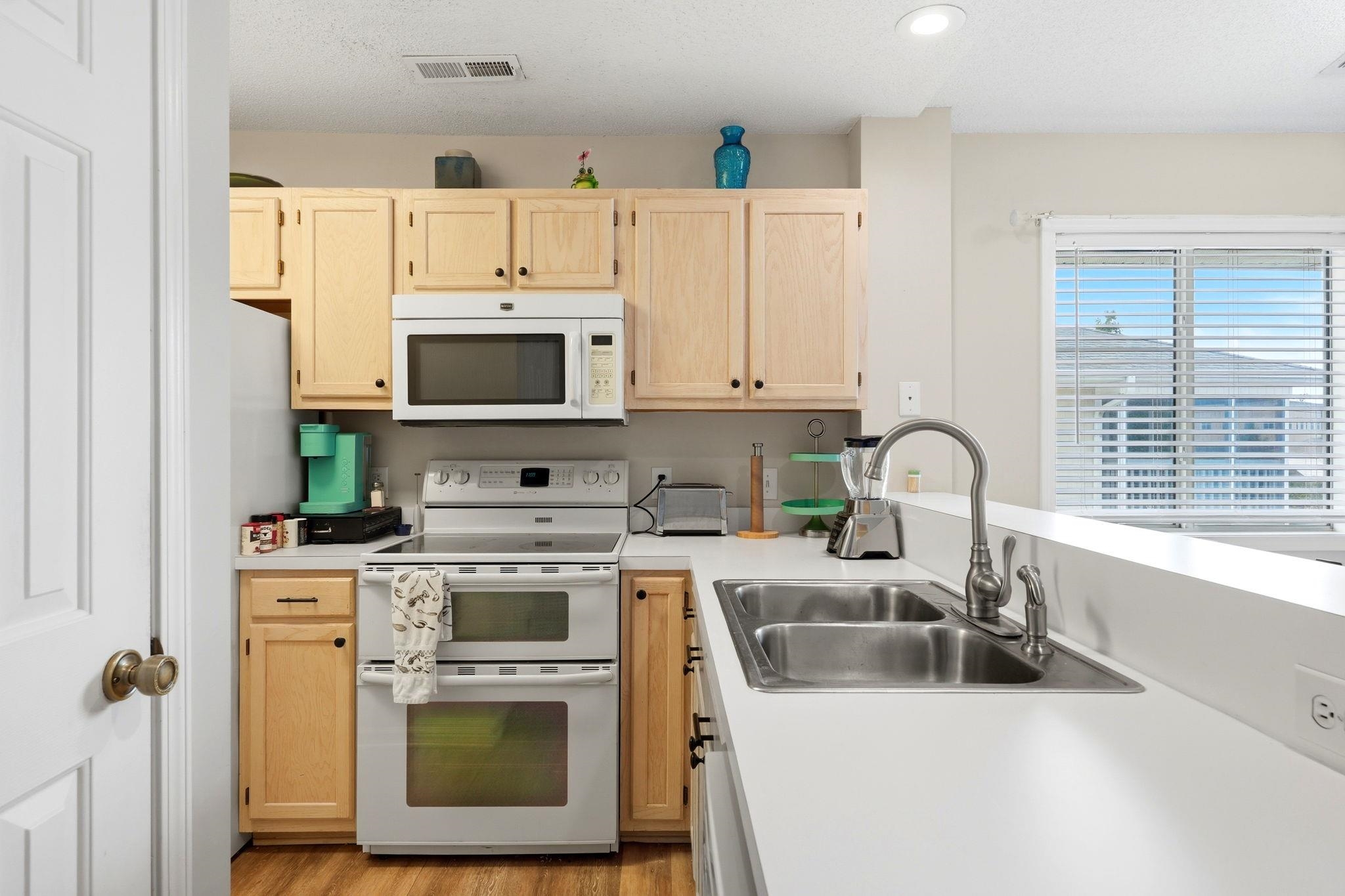 208 Landing Rd. Property Photo 10