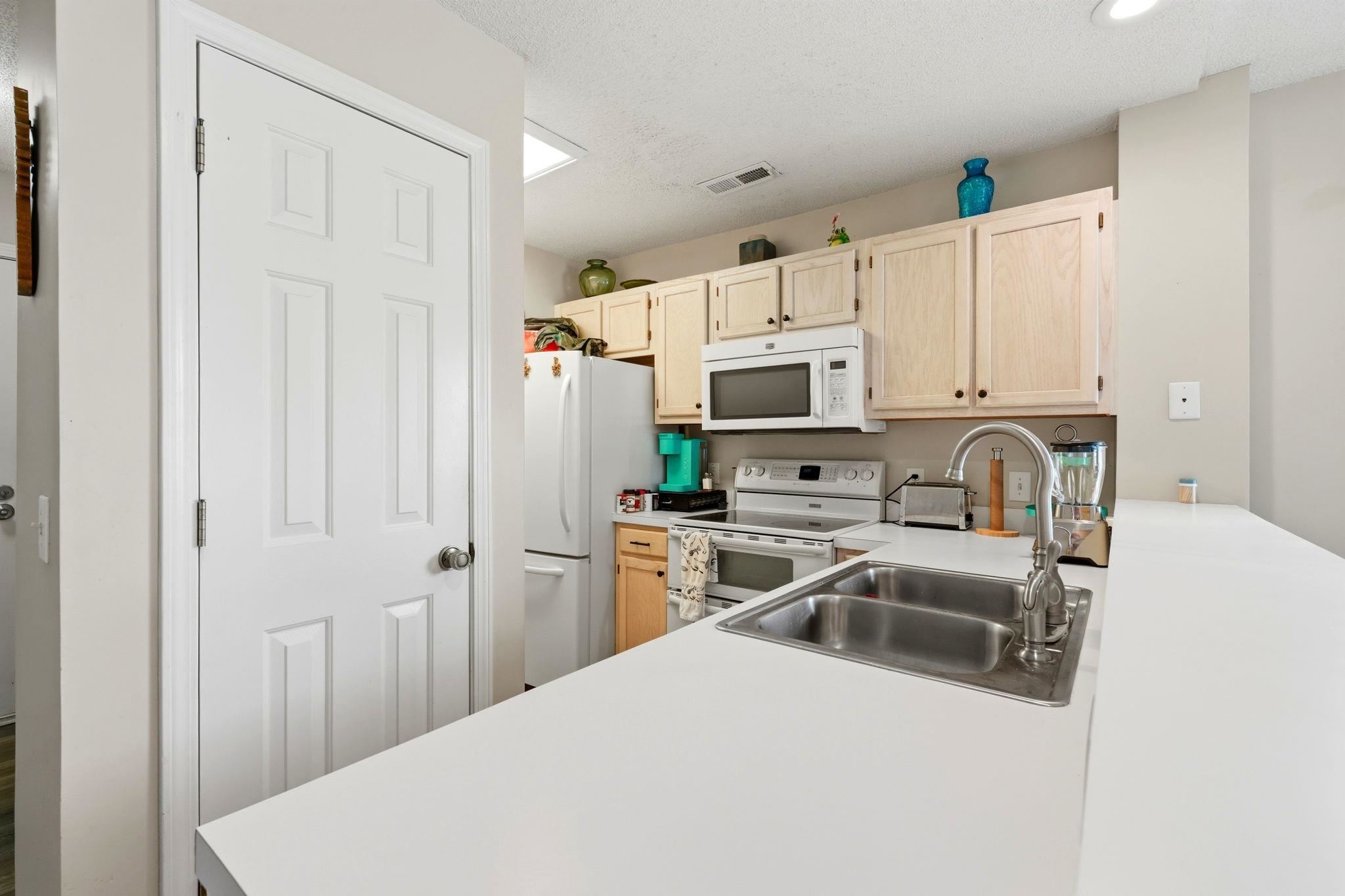 208 Landing Rd. Property Photo 17