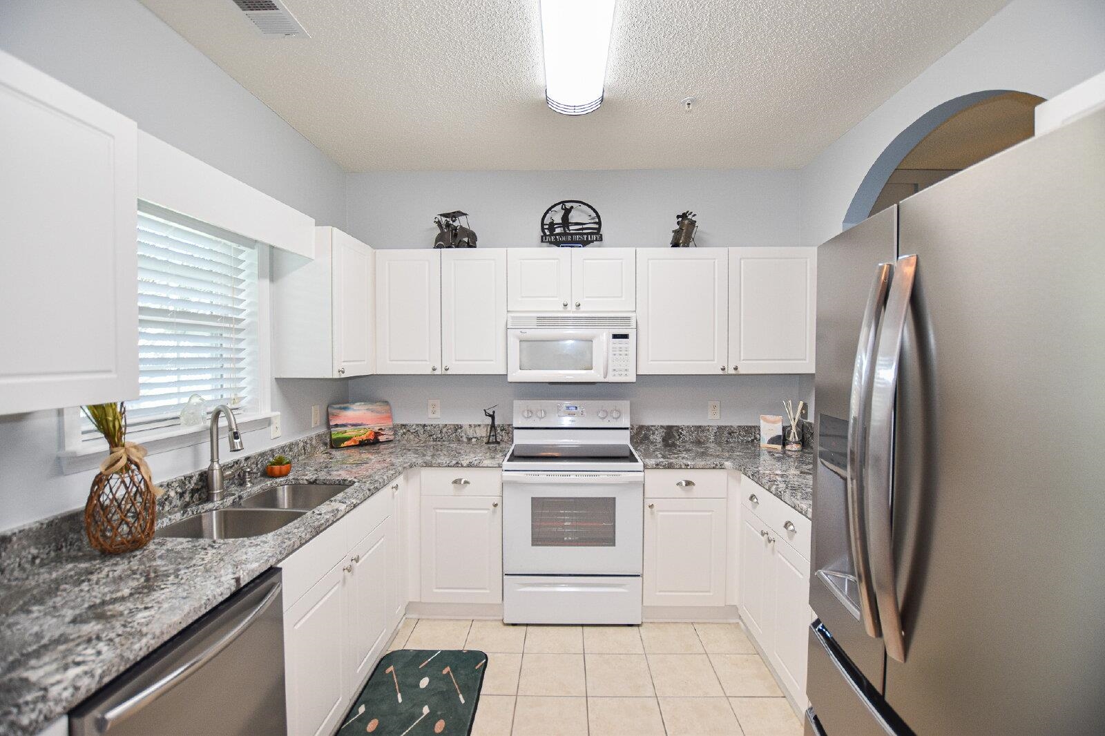 5825 Catalina Dr. Property Photo 5