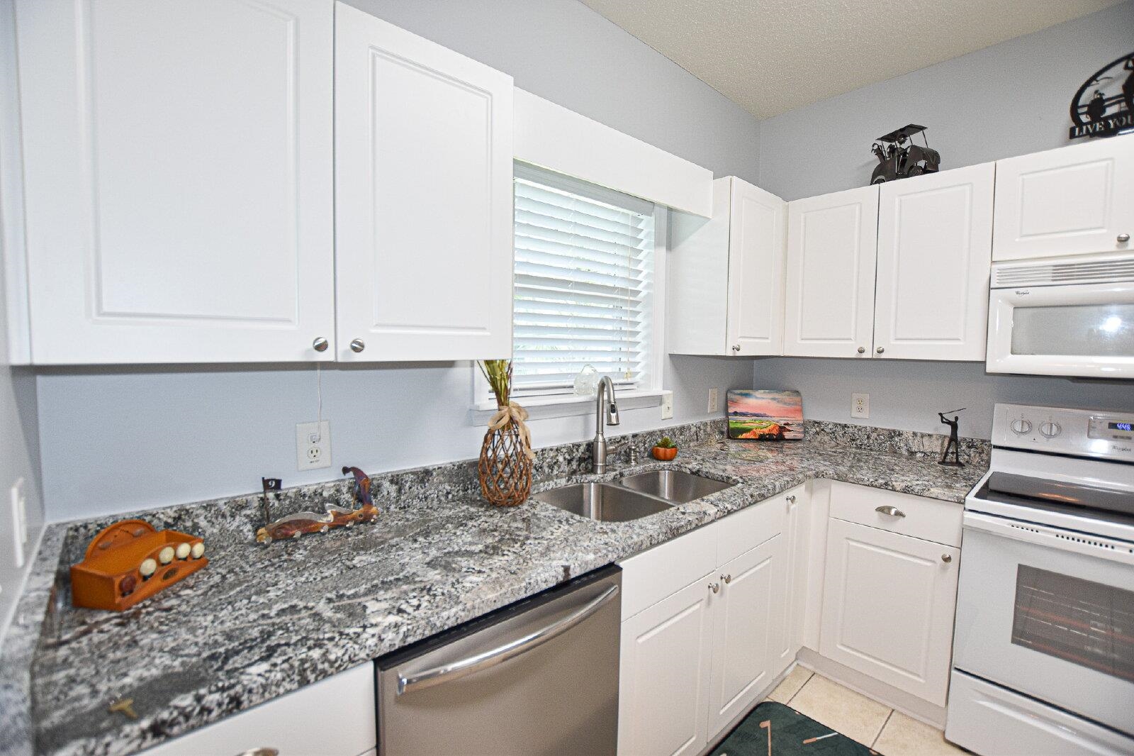 5825 Catalina Dr. Property Photo 6