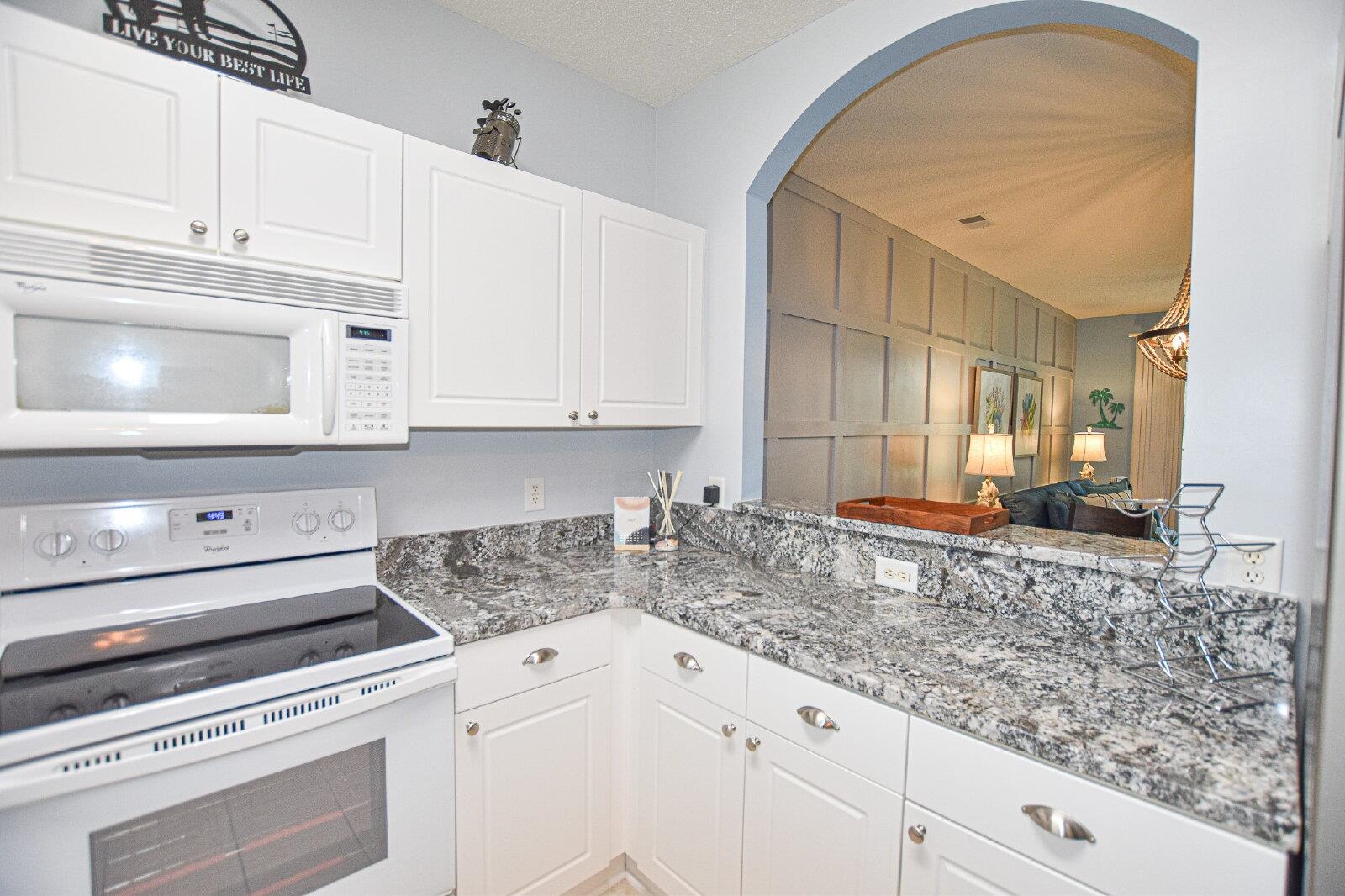 5825 Catalina Dr. Property Photo 7