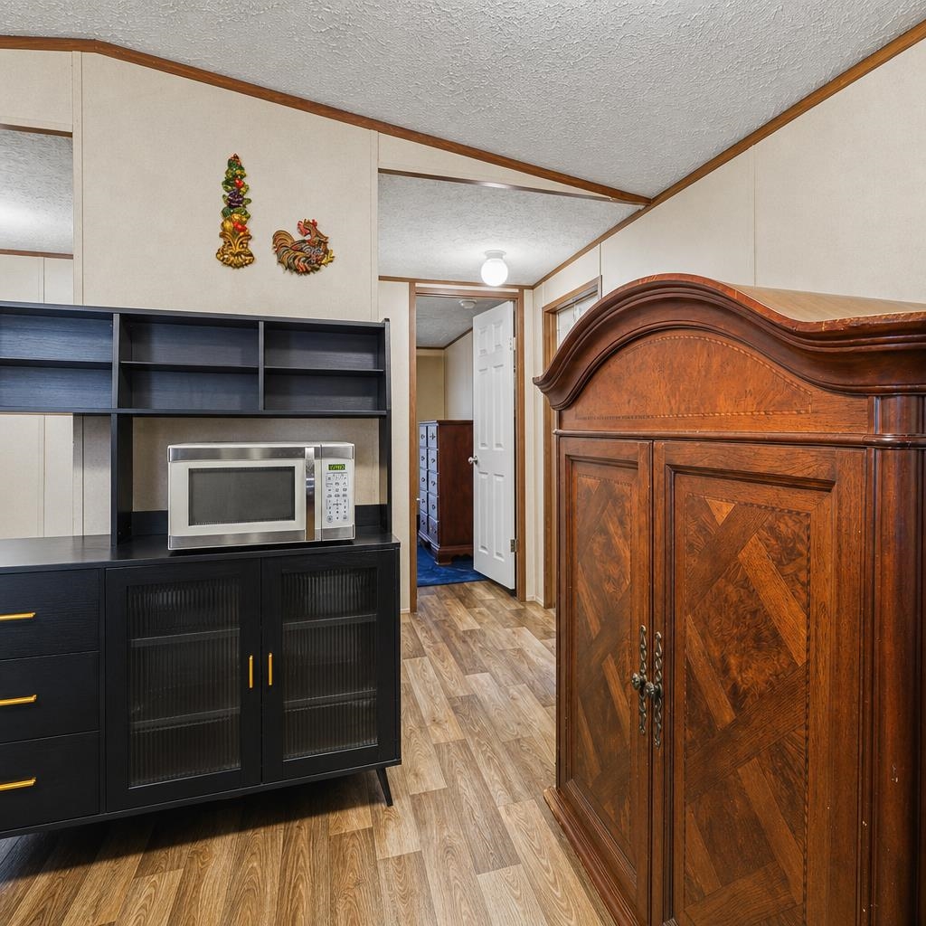 9097 Baywood Circle Property Photo 12