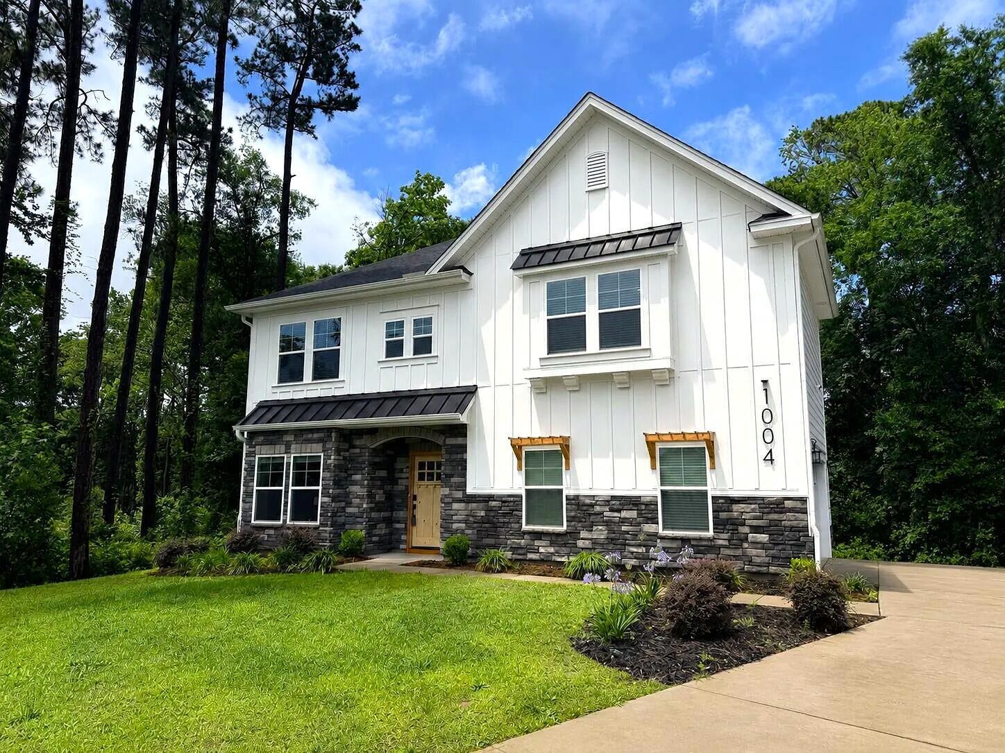 1004 Maccoa Dr. Property Photo 1