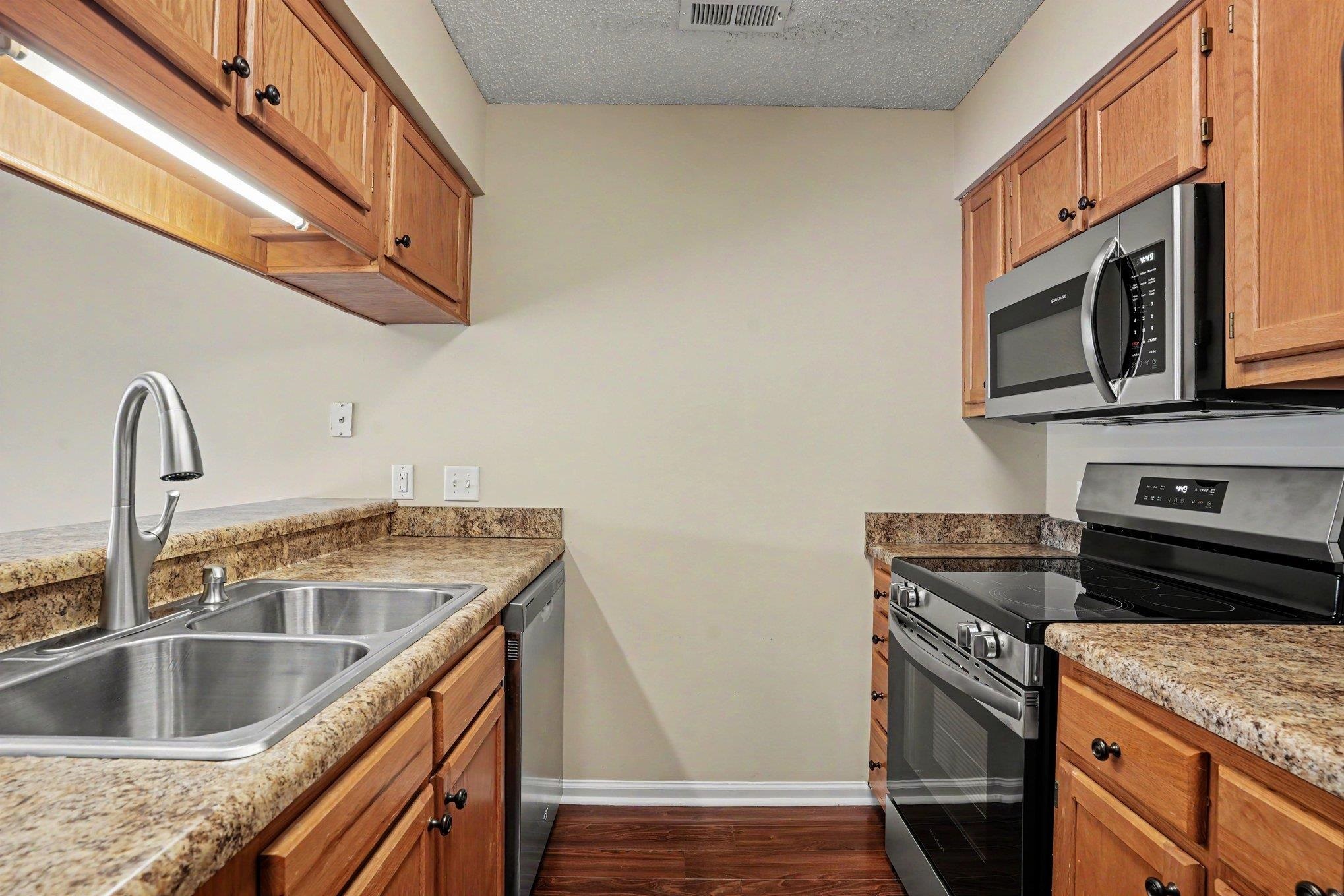 655 Woodmoor Dr. Property Photo 16