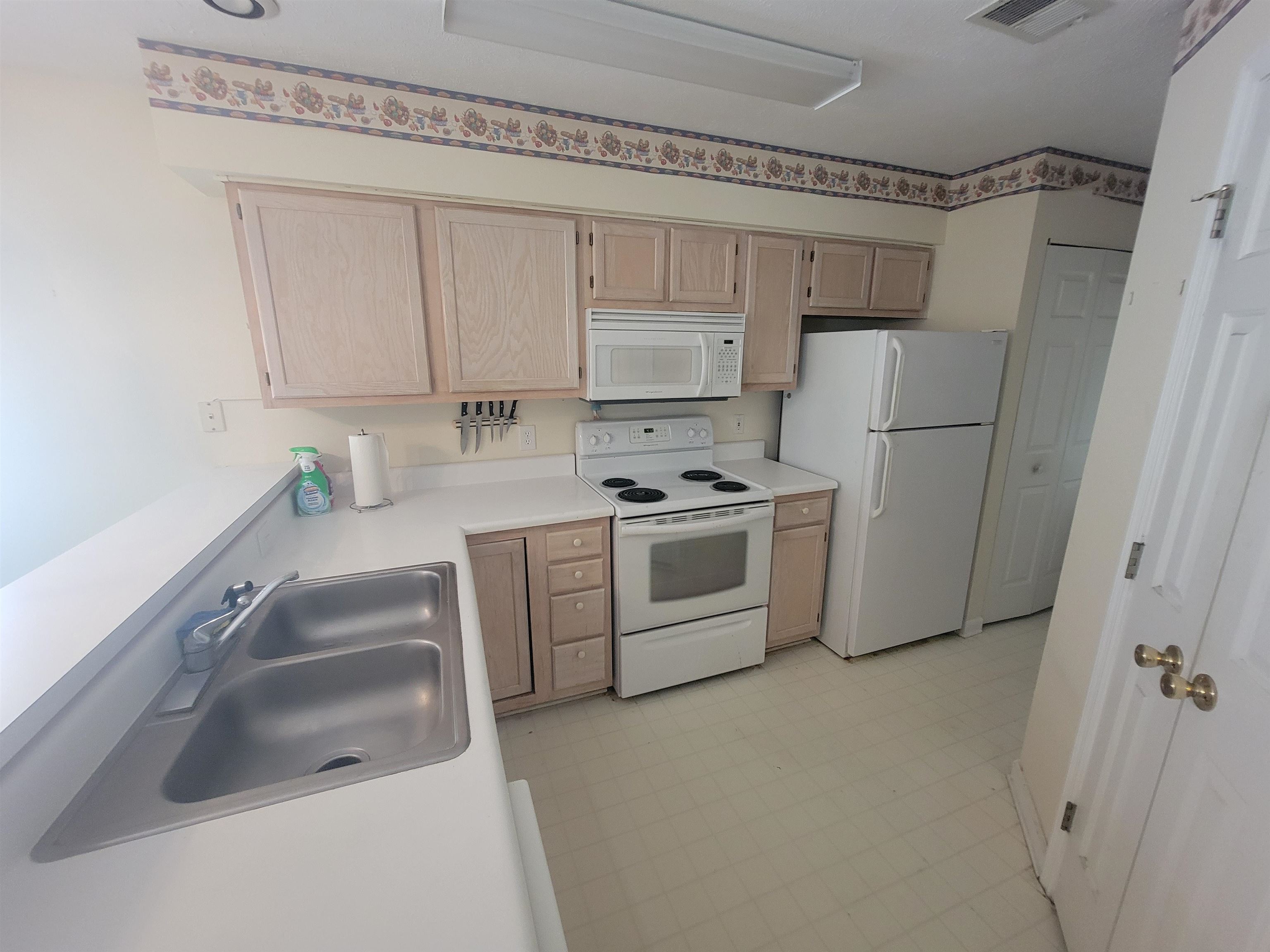 664 Tupelo Ln. Property Photo 10
