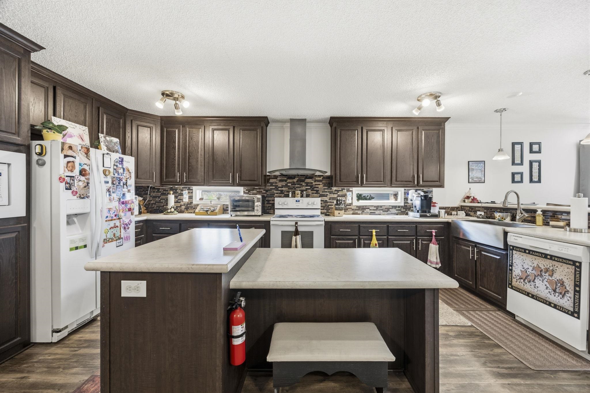 1004 Greencrest Ct. Property Photo 11