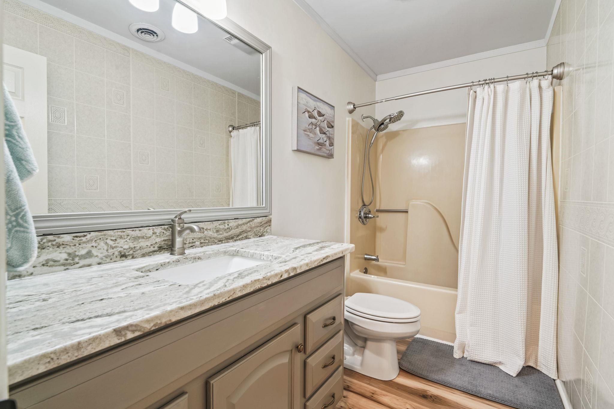 1880 Colony Dr. Property Photo 21