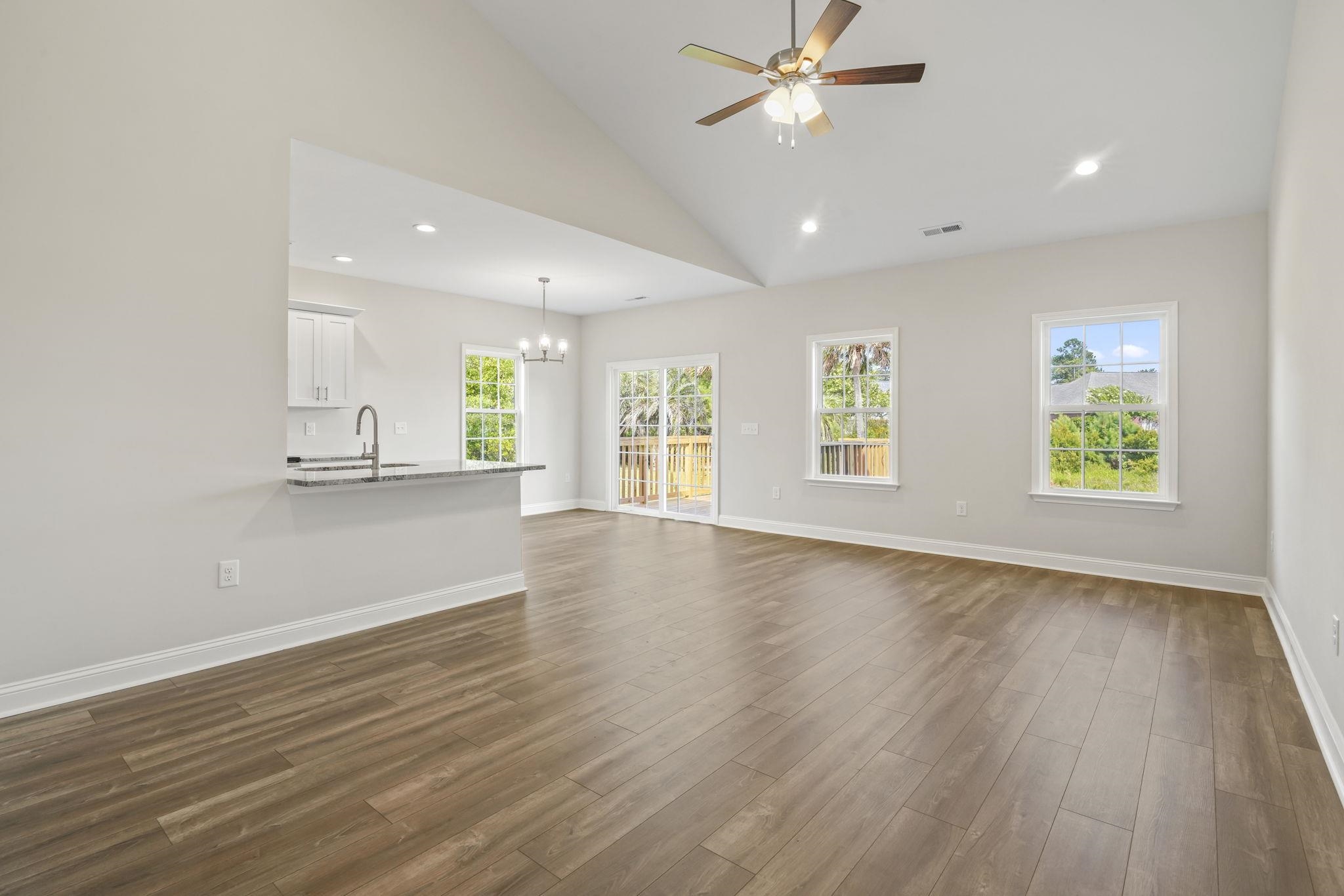 562 Bucks Trail Property Photo 4