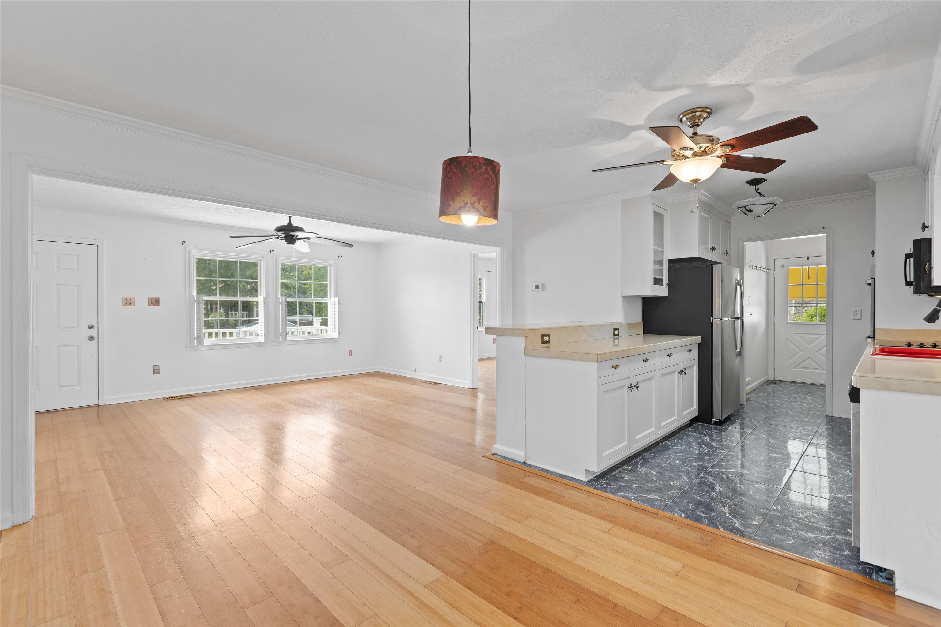 706 Thomas Ave. Property Photo 4