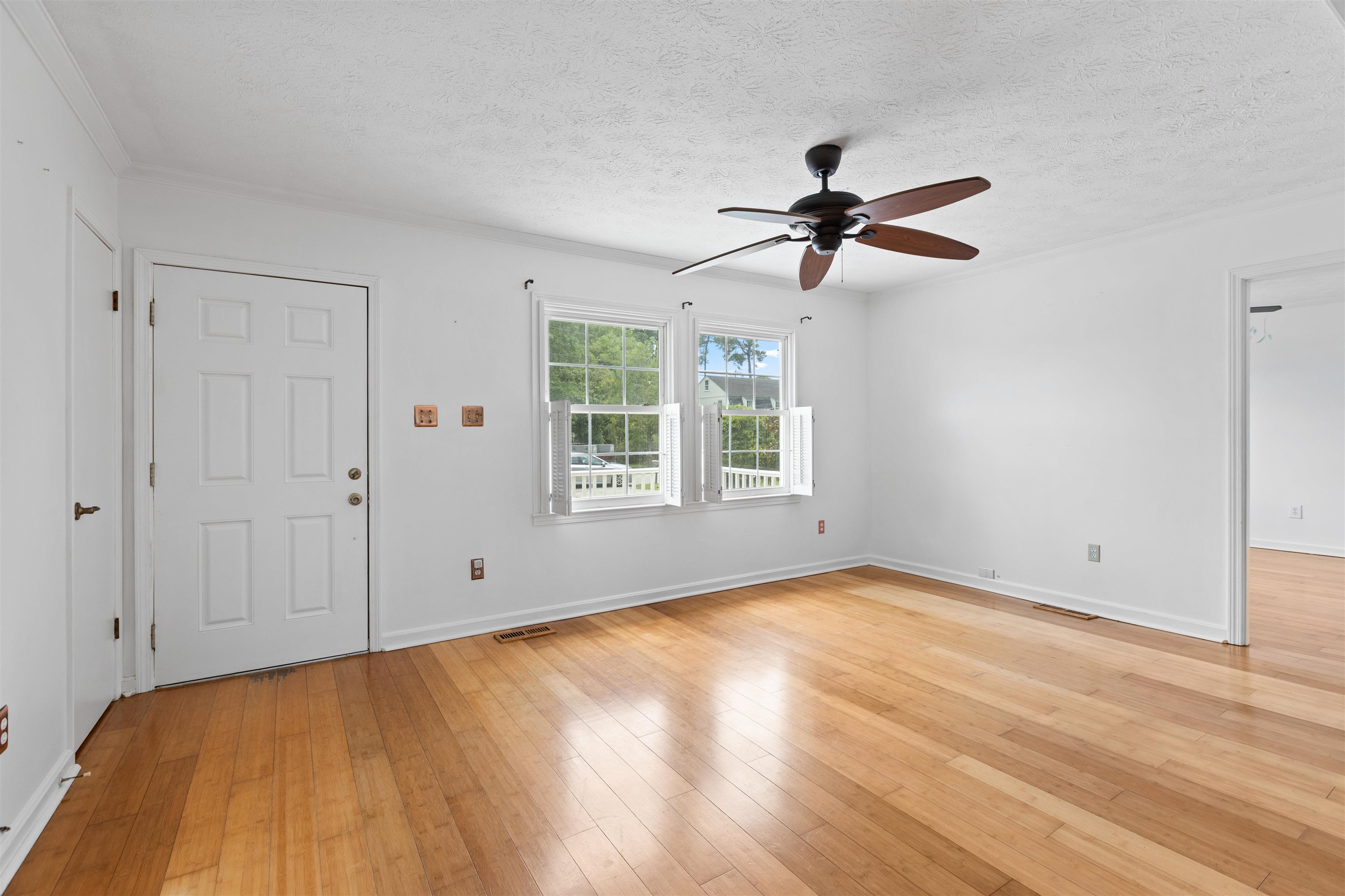 706 Thomas Ave. Property Photo 5