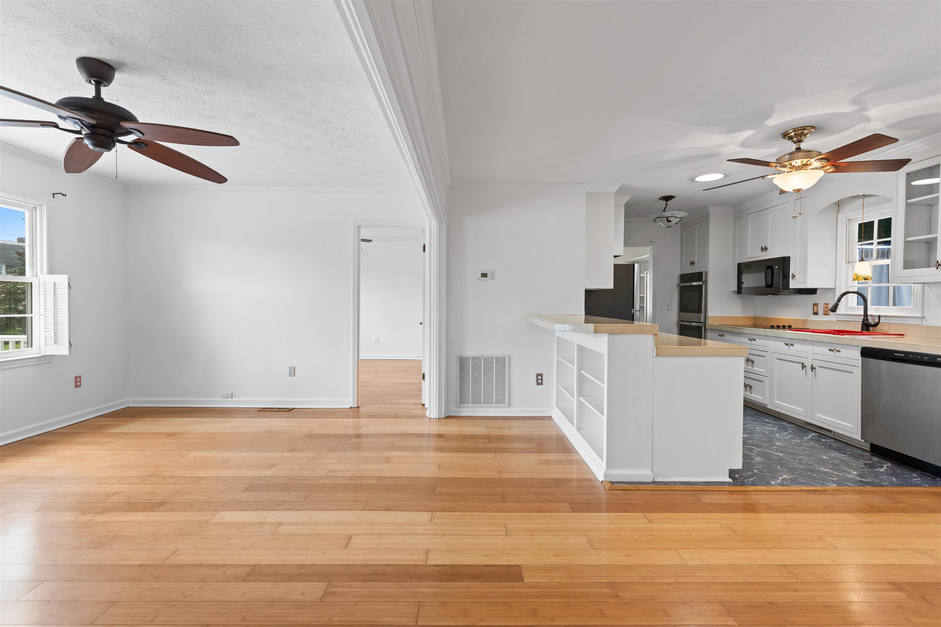 706 Thomas Ave. Property Photo 6