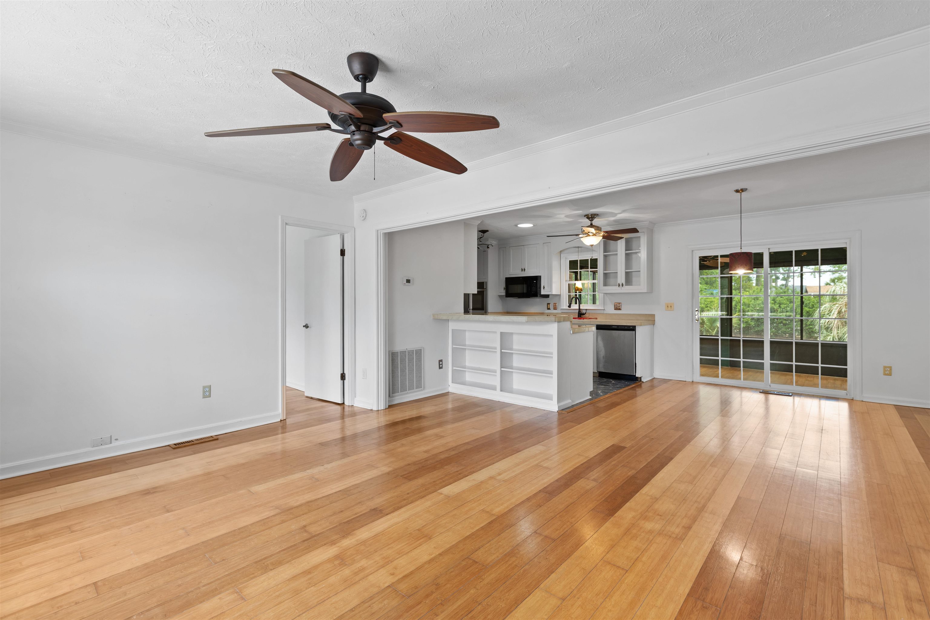 706 Thomas Ave. Property Photo 7