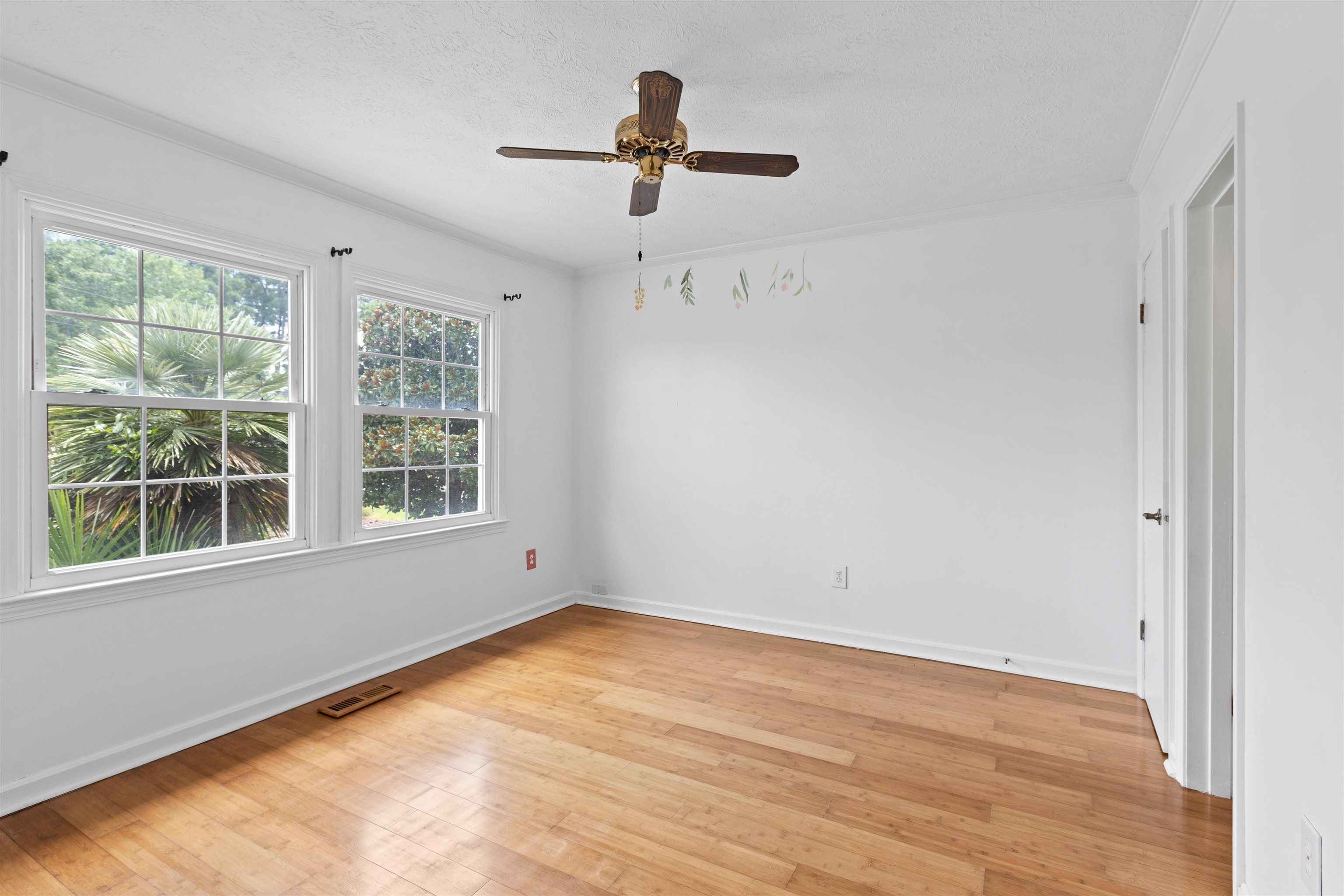 706 Thomas Ave. Property Photo 12
