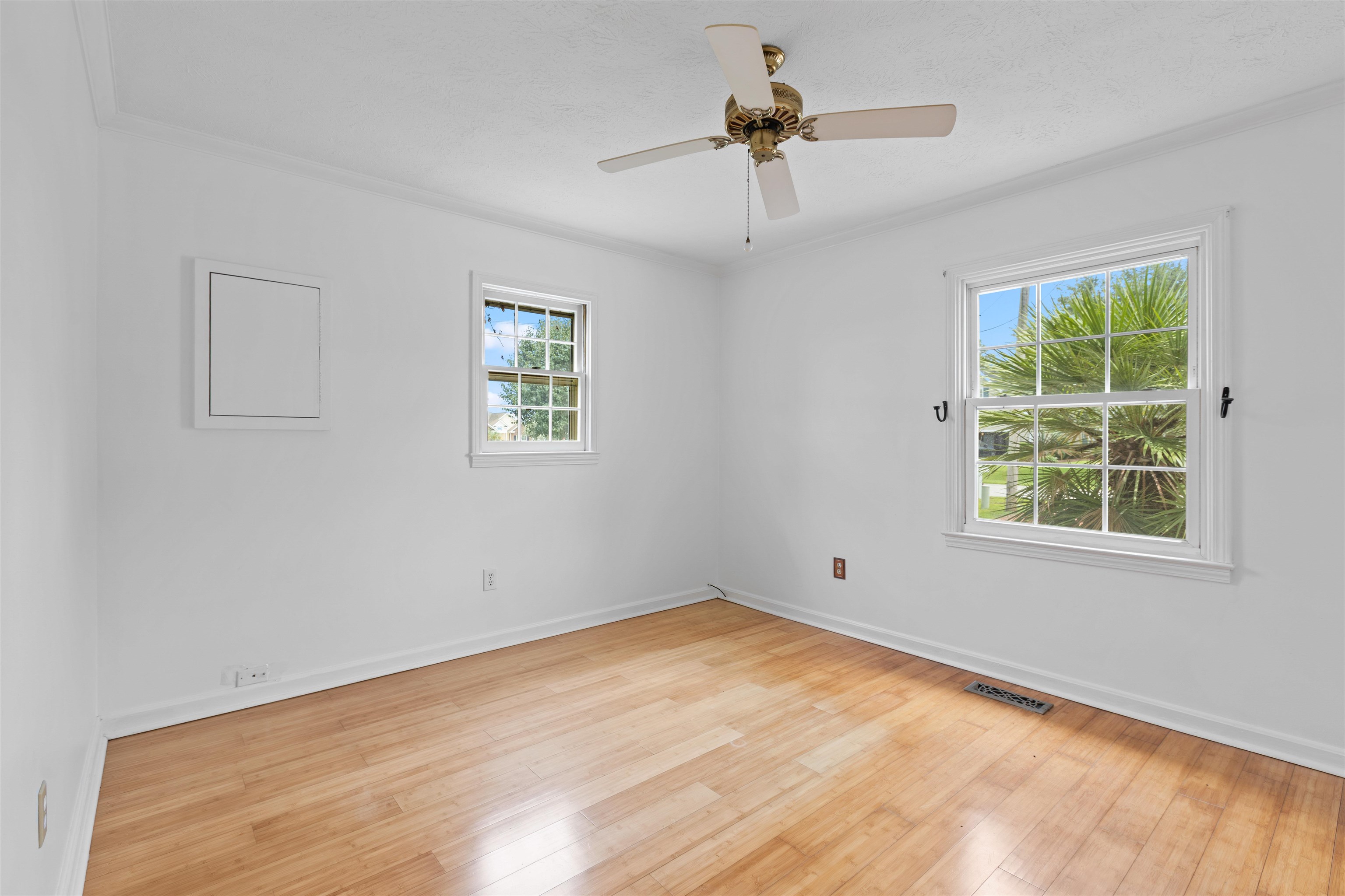 706 Thomas Ave. Property Photo 15