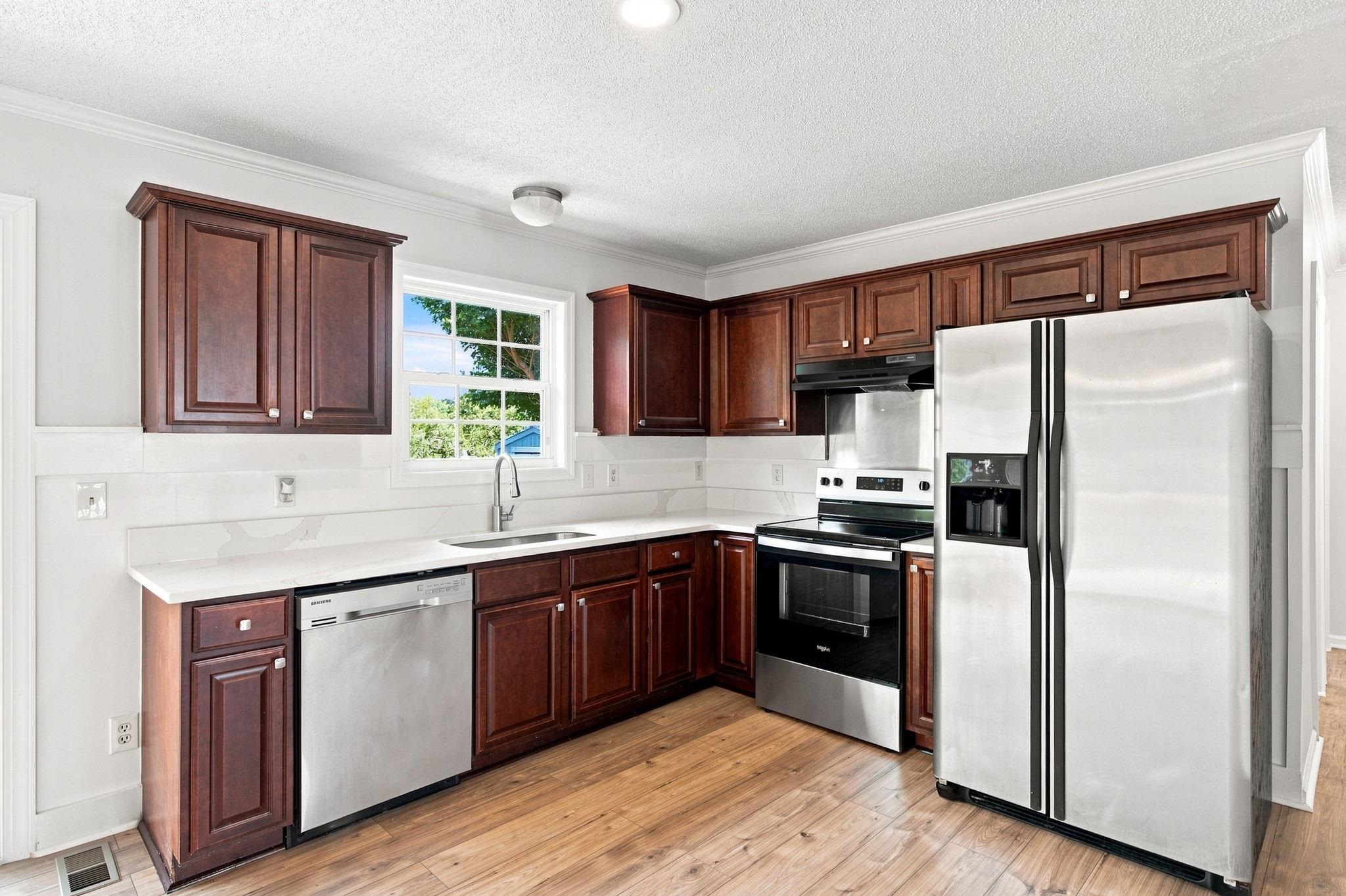 232 Weyburn St. Property Photo 6