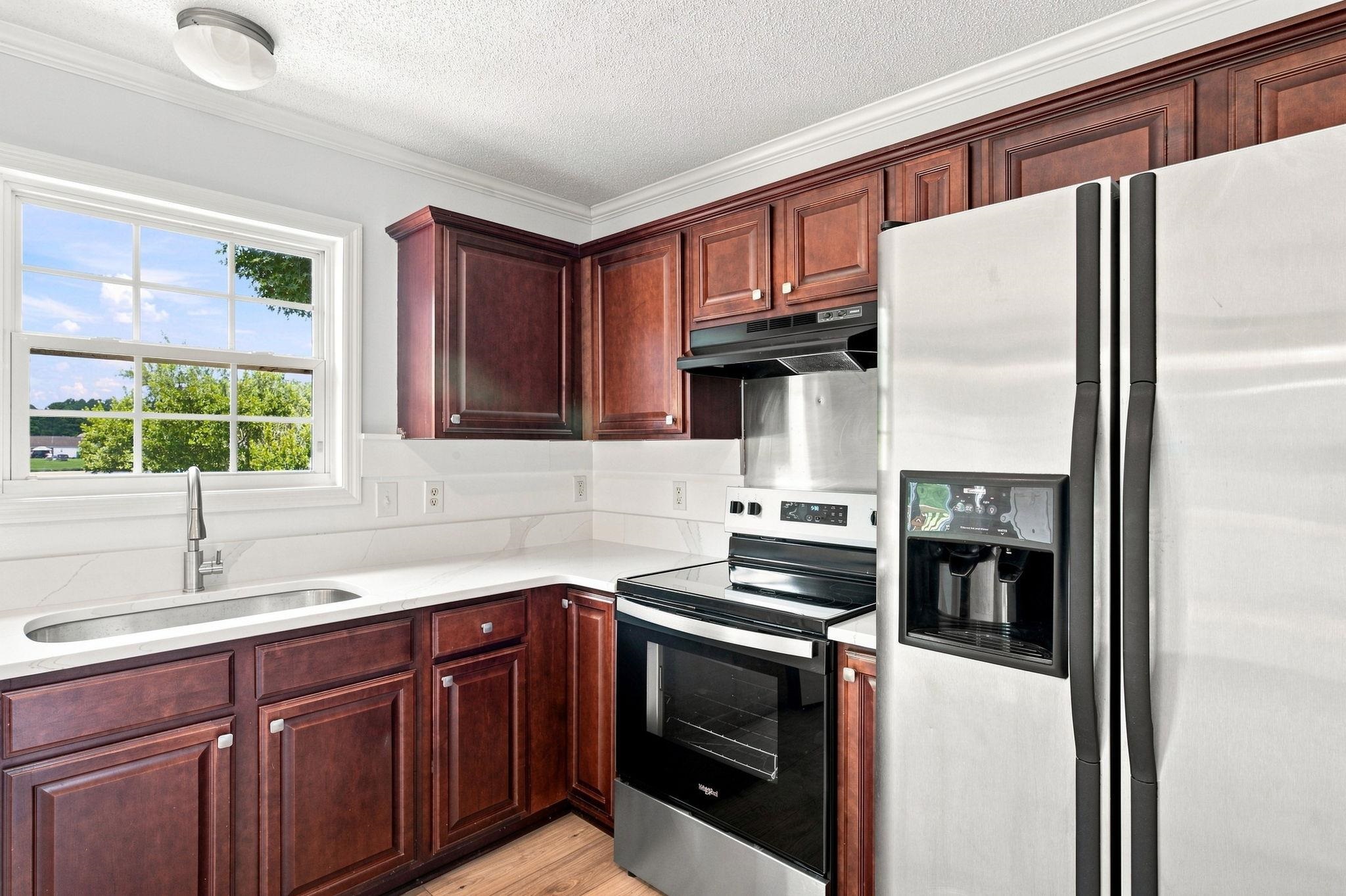 232 Weyburn St. Property Photo 8